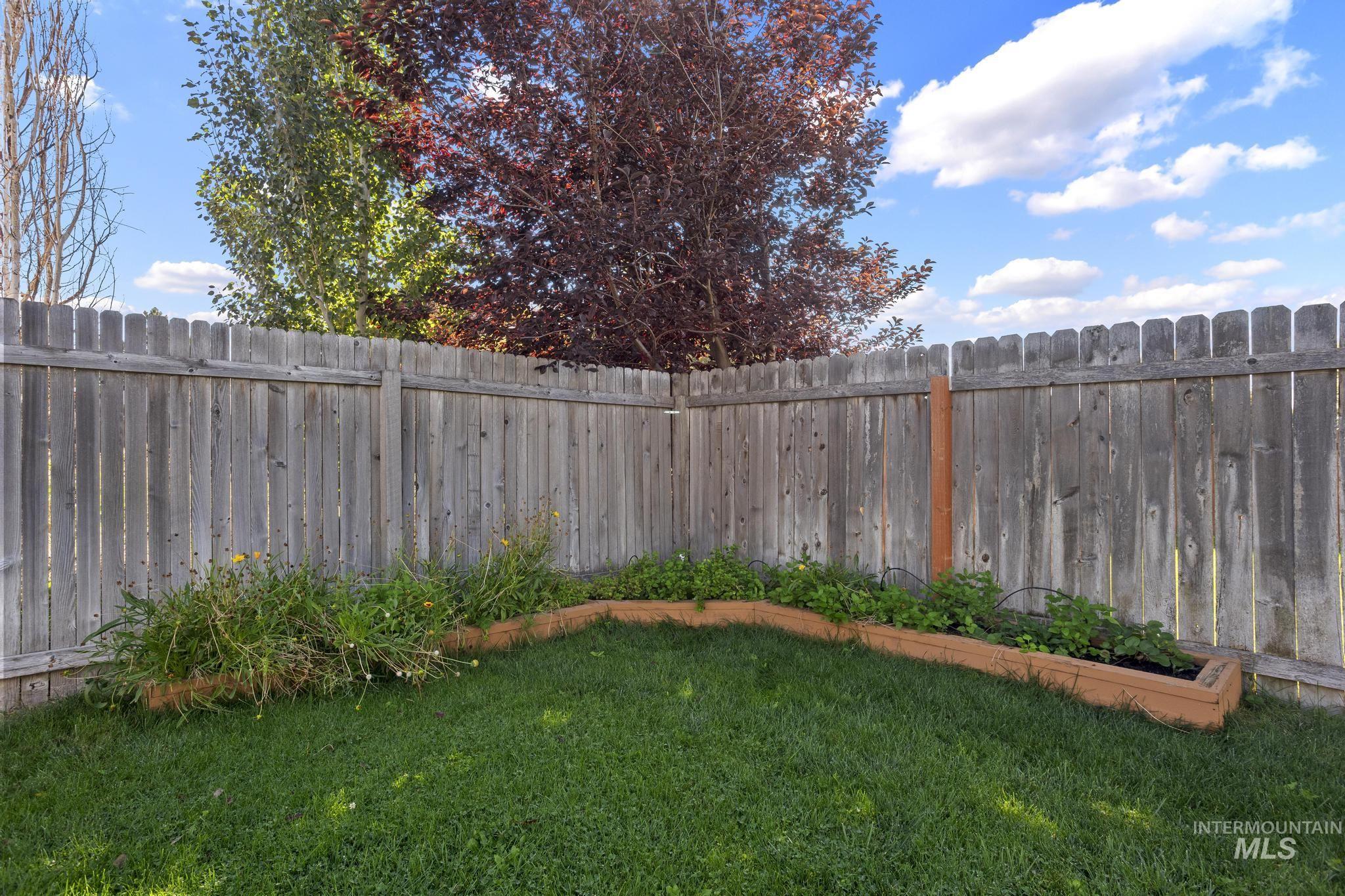 1221 W Waltman Dr Property Photo 29