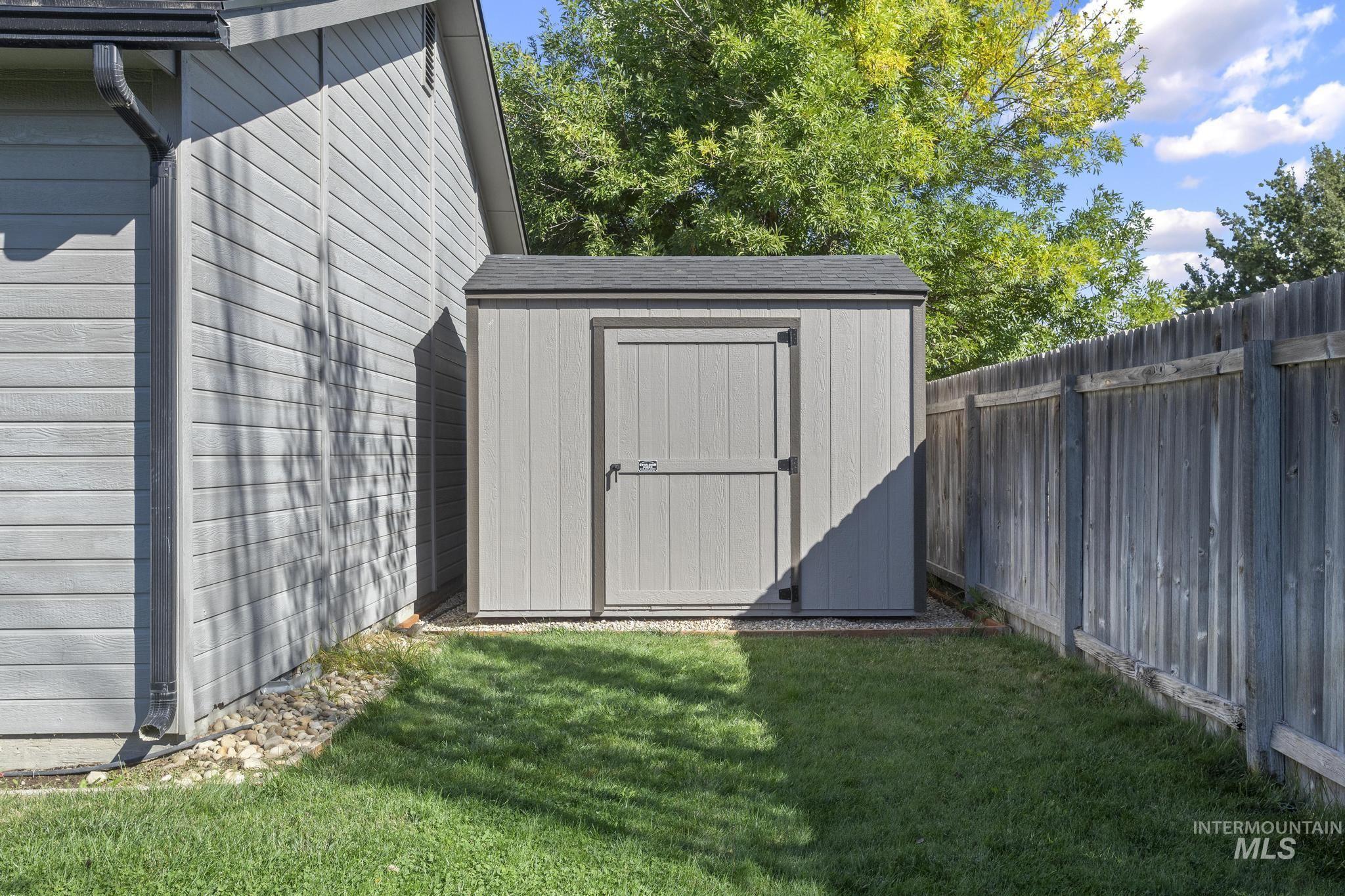 1221 W Waltman Dr Property Photo 30