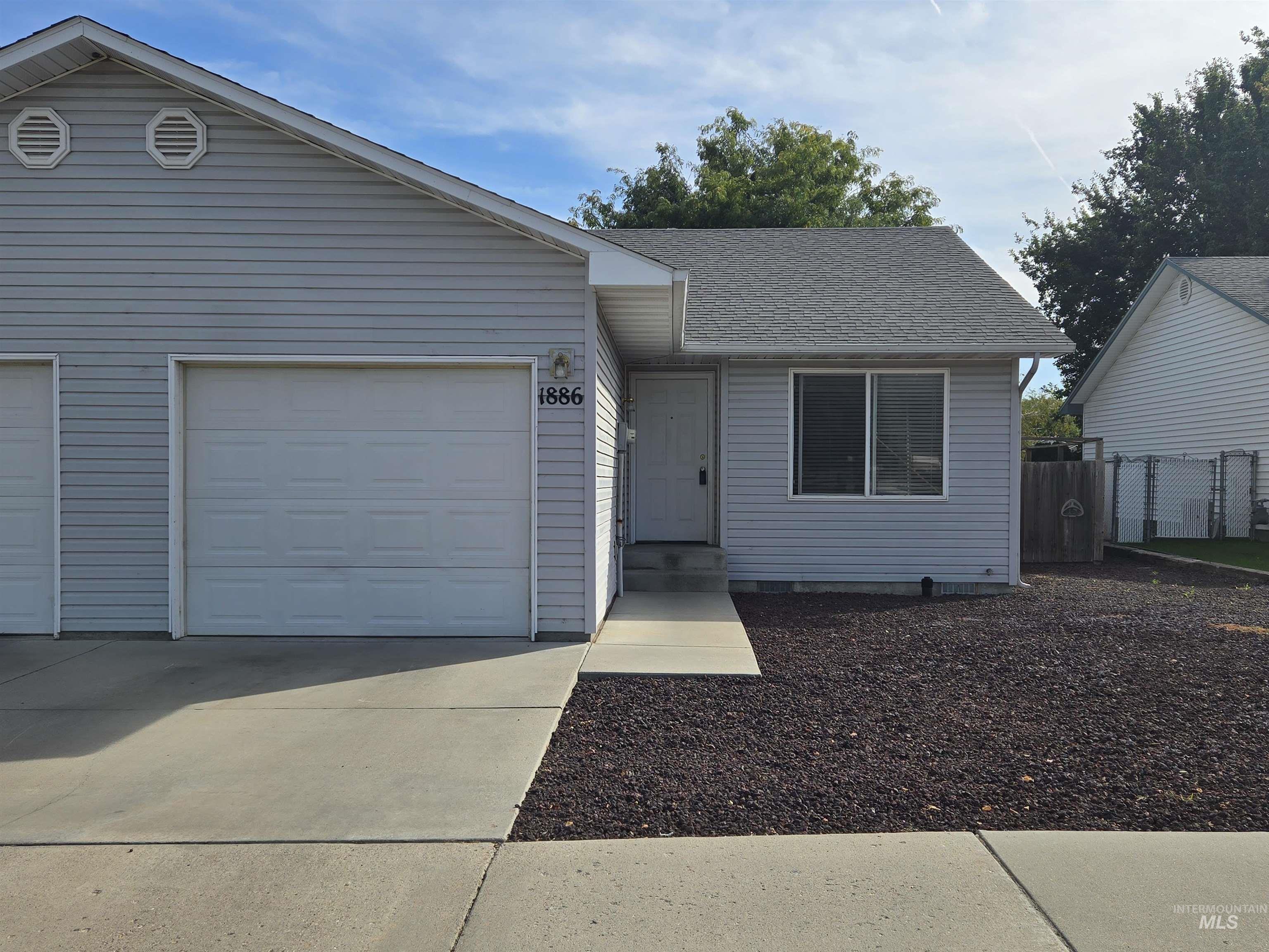 1886 W Idaho Ave Property Photo 1