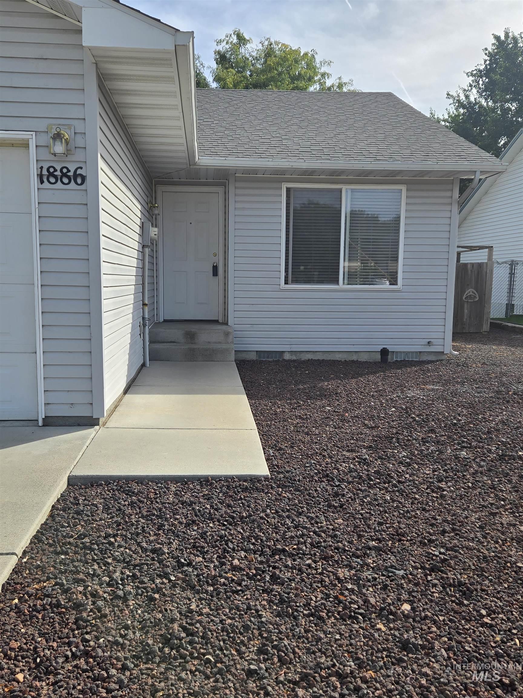 1886 W Idaho Ave Property Photo 2