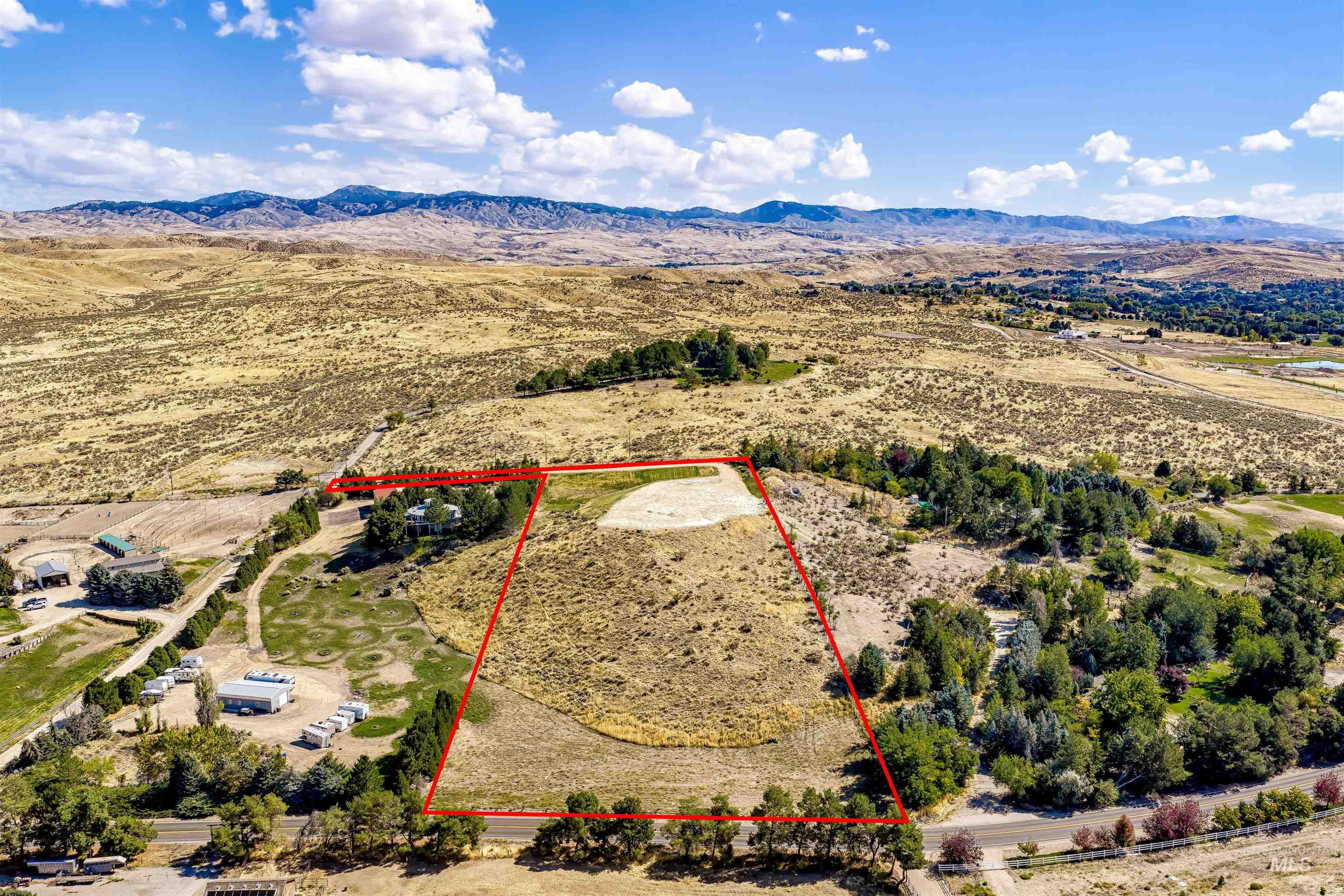 4444 N Willow Creek Rd Property Photo 17