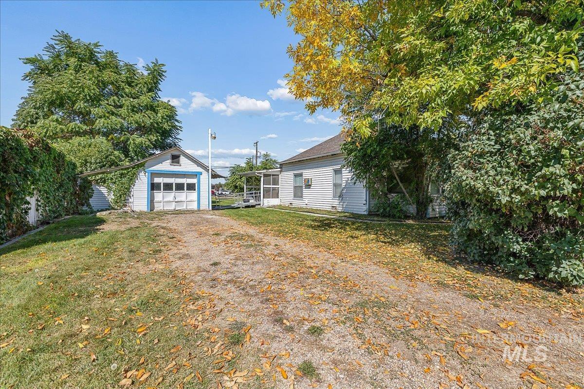 1215 13th Ave S Property Photo 4