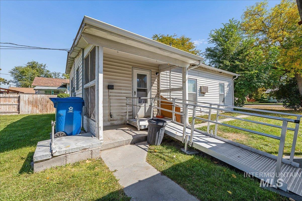1215 13th Ave S Property Photo 5