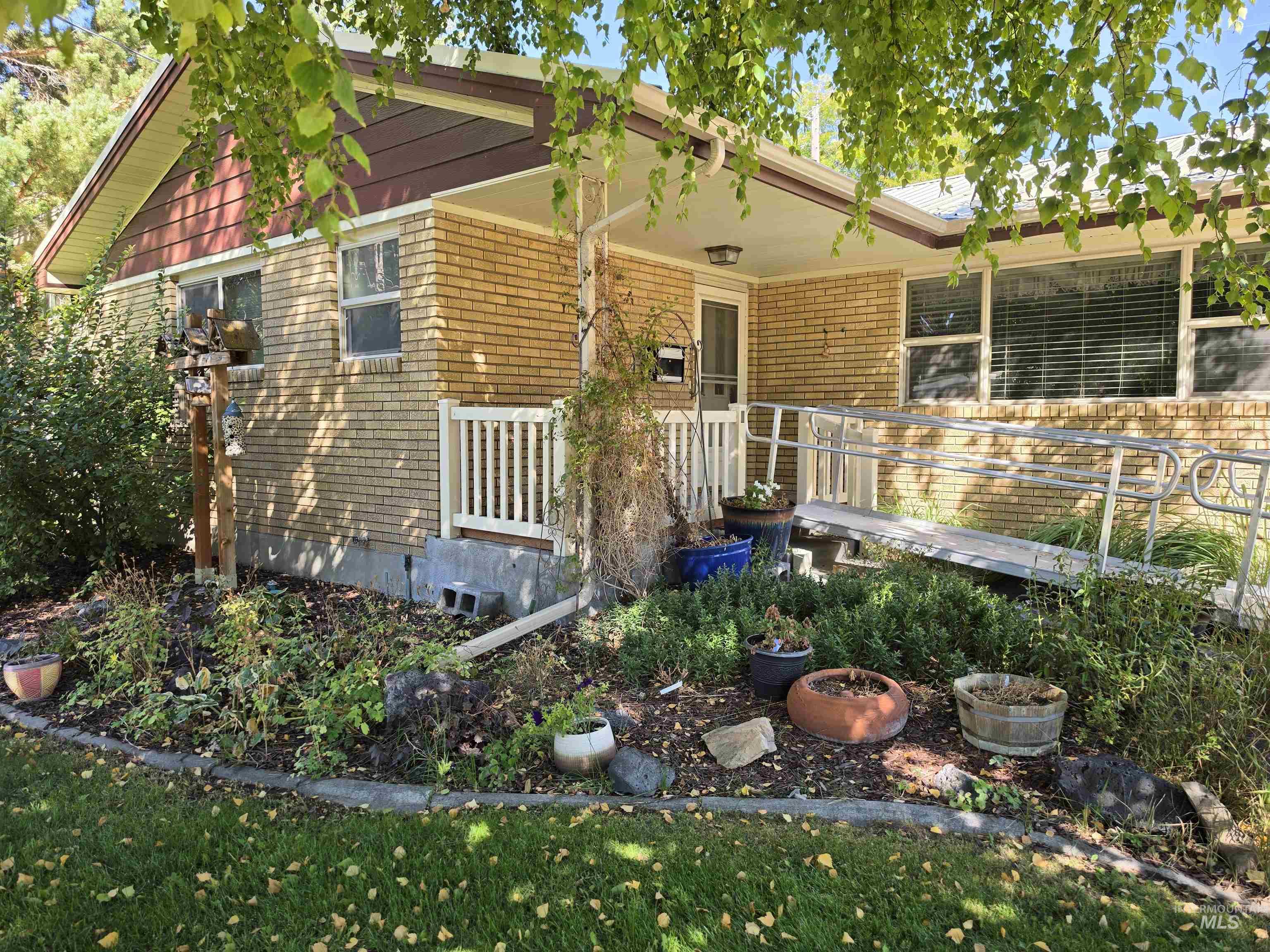286 Pinon Drive Property Photo 2