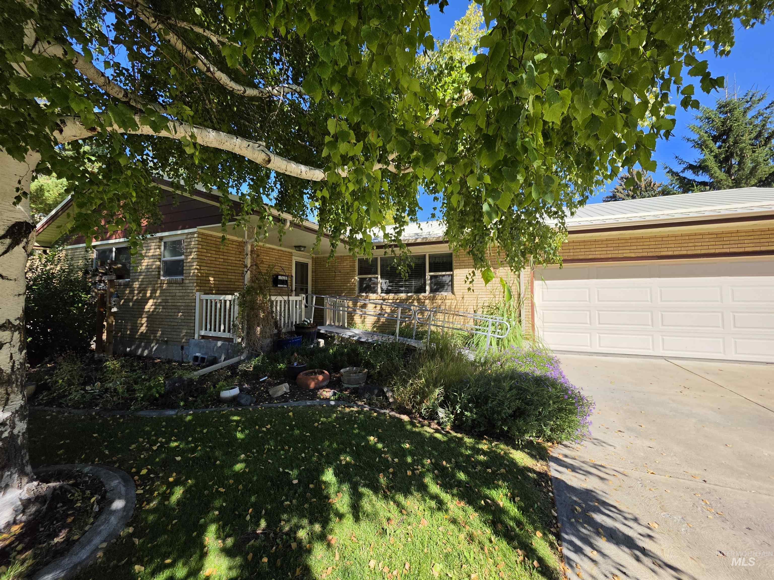286 Pinon Drive Property Photo 3