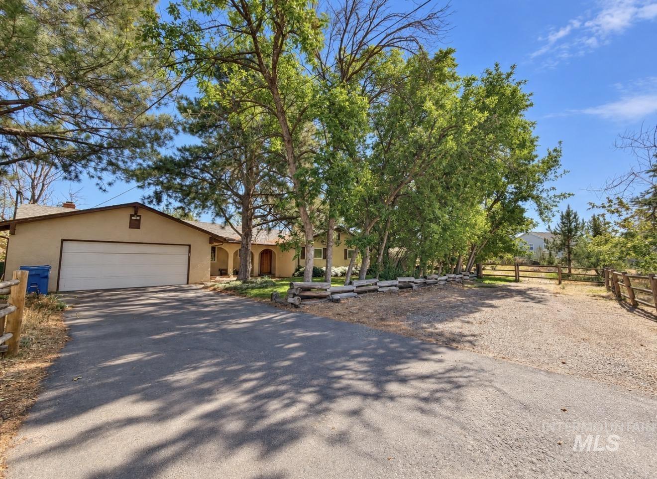 11399 W Columbia Rd Property Photo 1