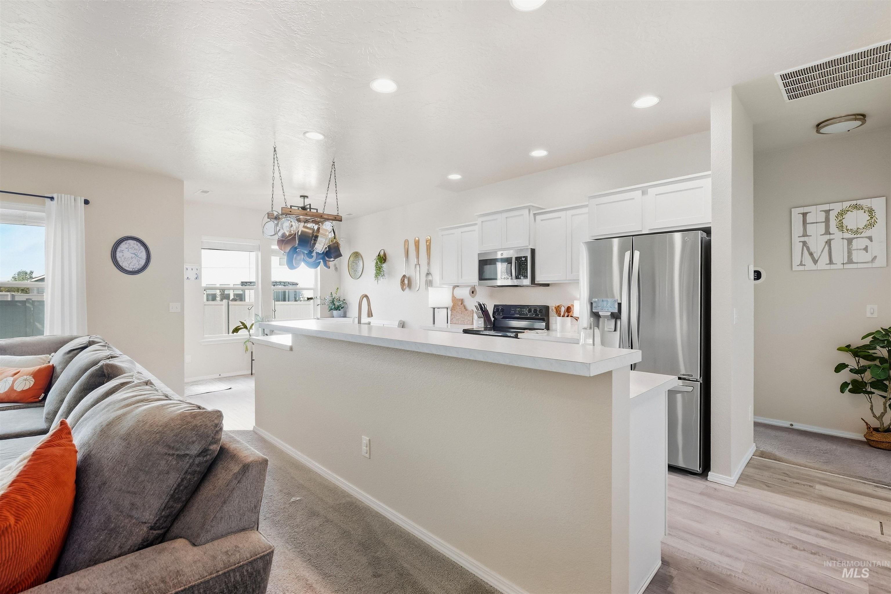 15517 Fuchsia Avenue Property Photo 12