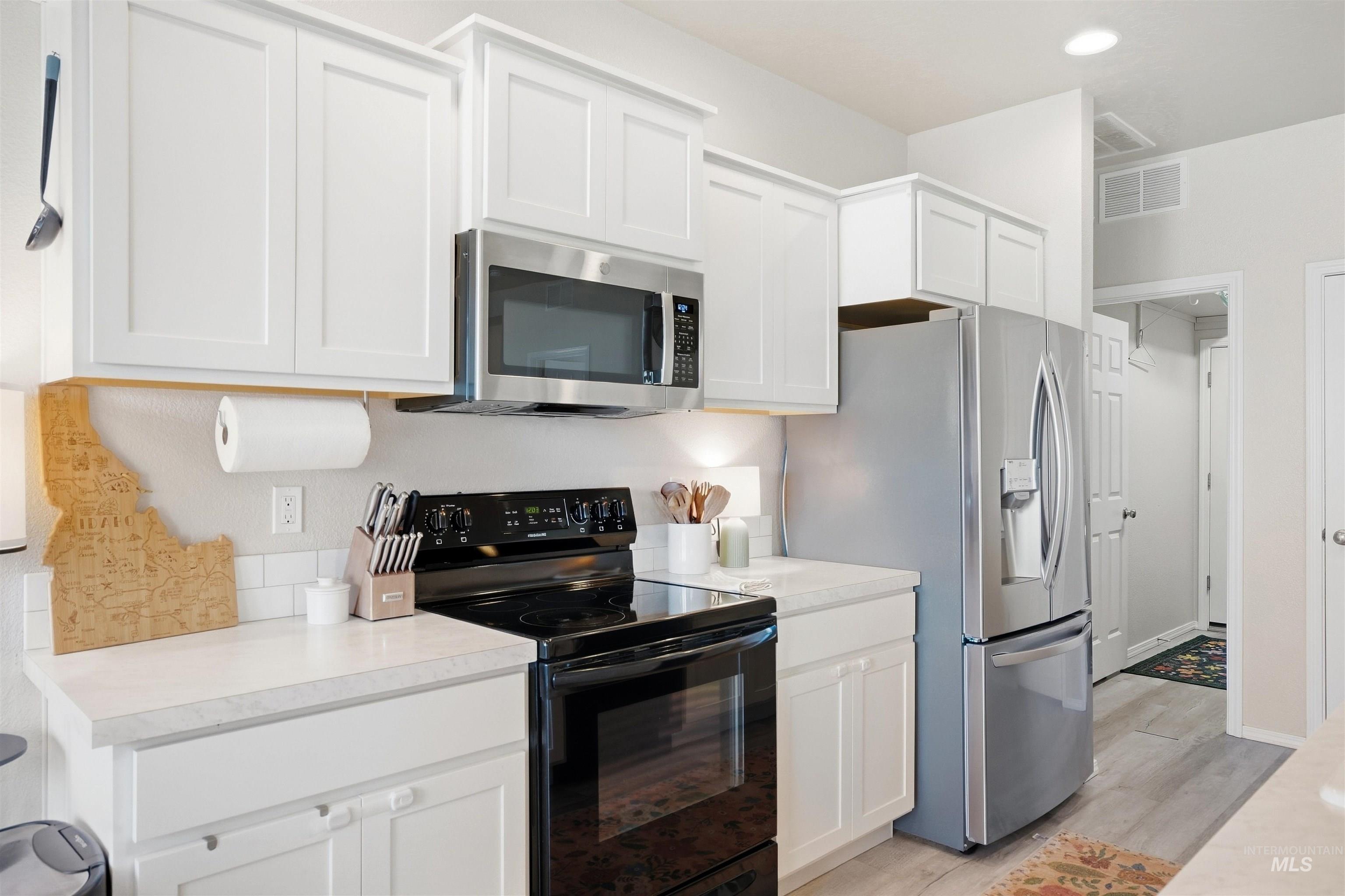 15517 Fuchsia Avenue Property Photo 14