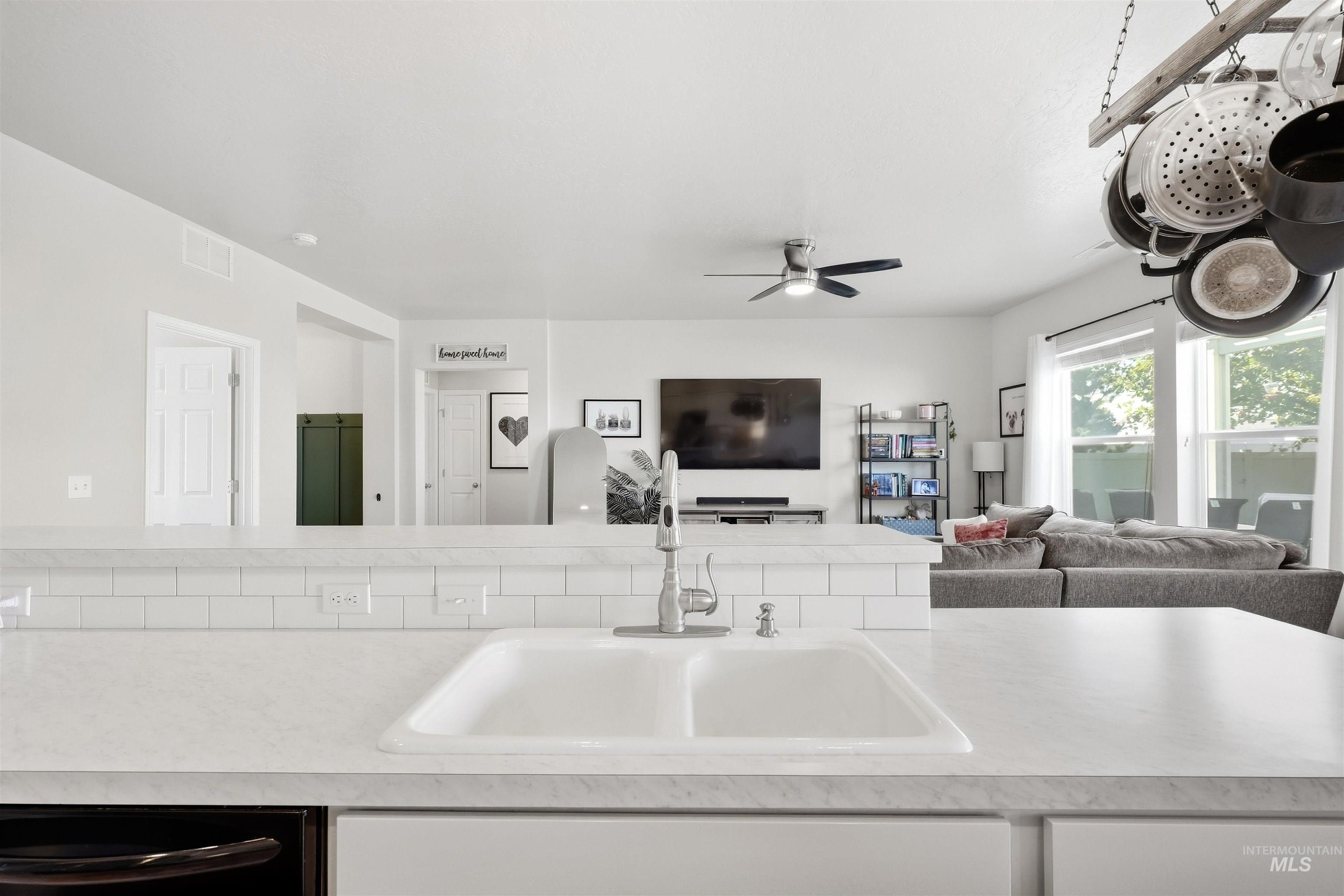 15517 Fuchsia Avenue Property Photo 15