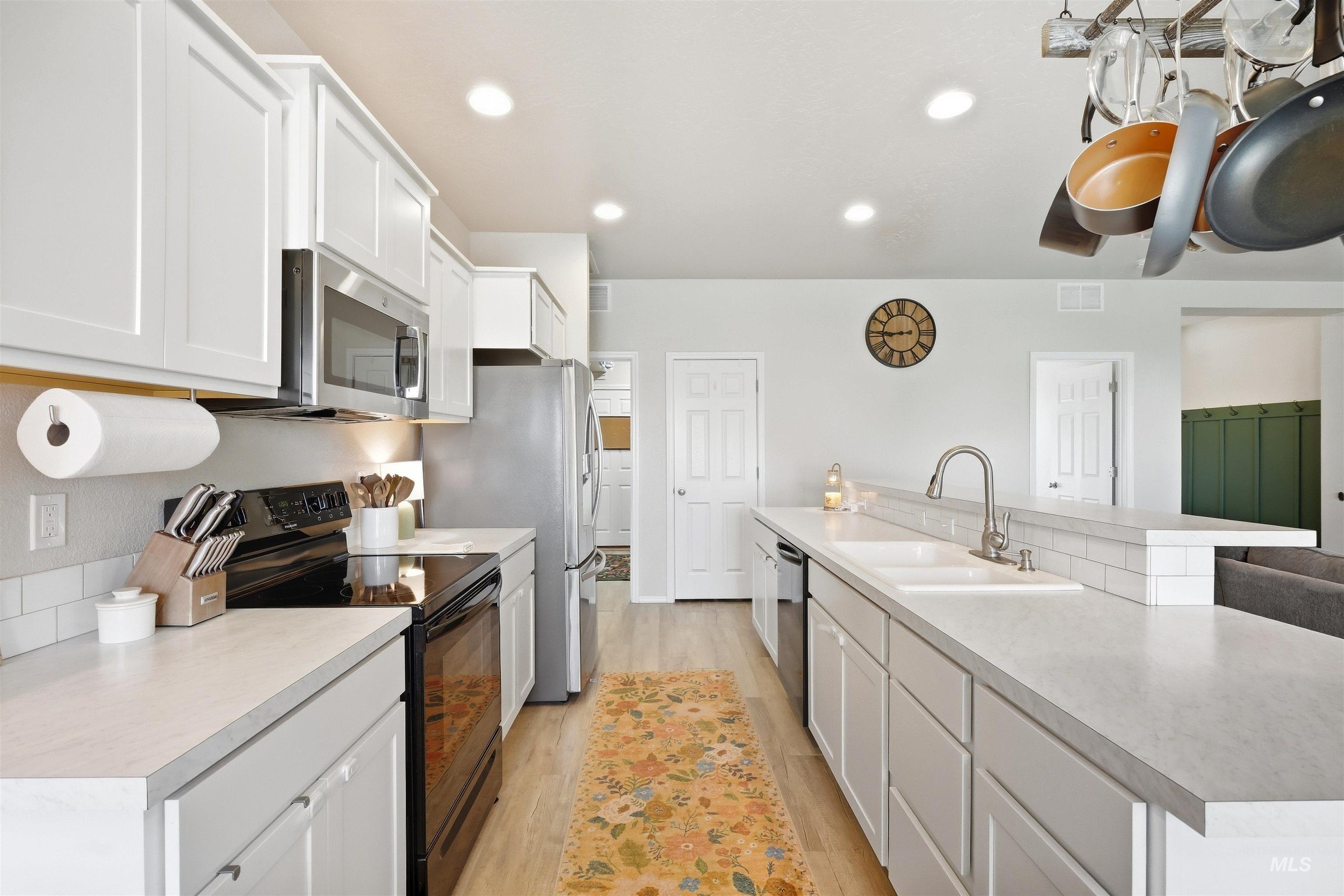 15517 Fuchsia Avenue Property Photo 17