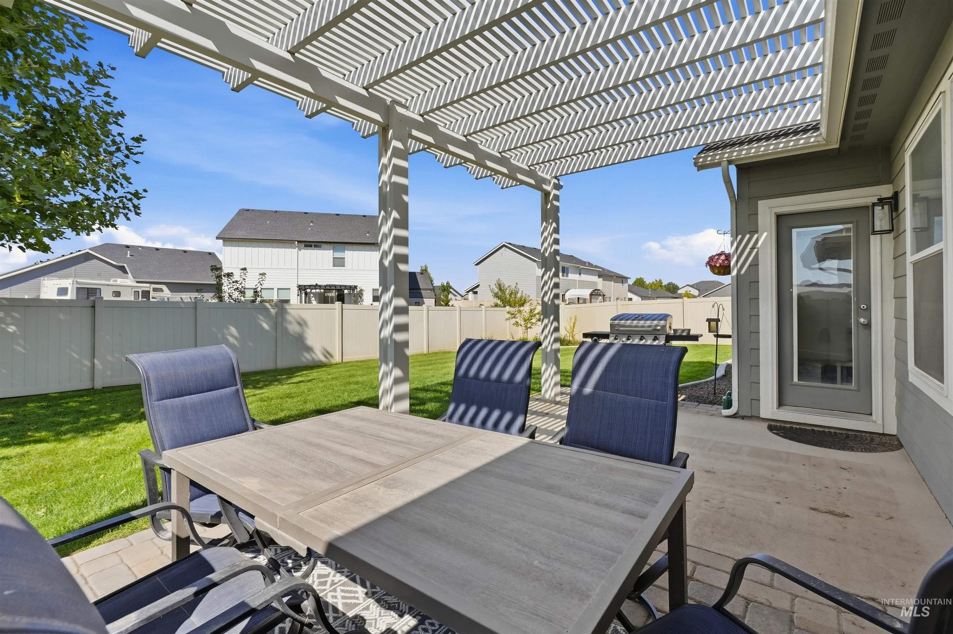 15517 Fuchsia Avenue Property Photo 38
