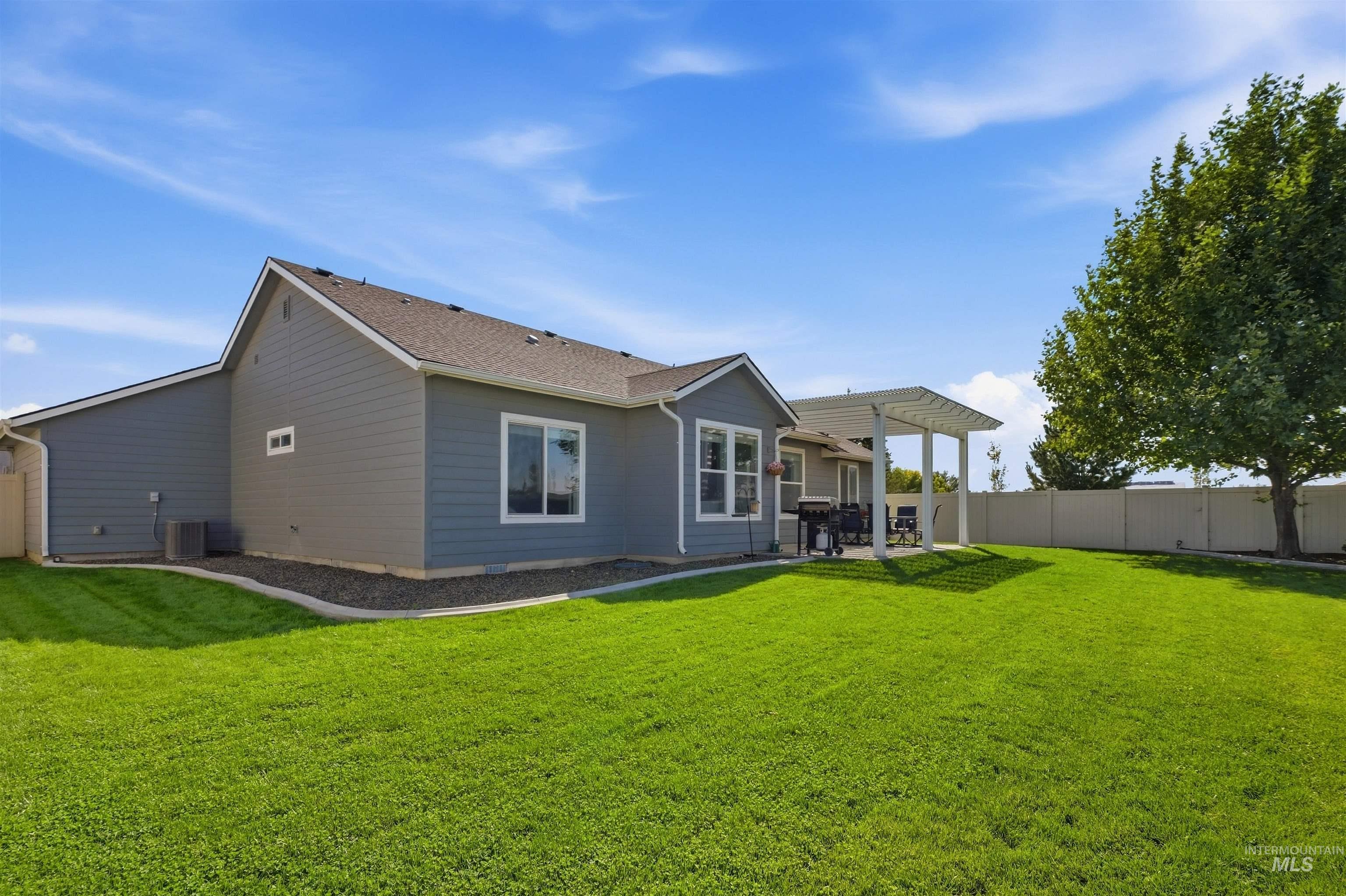 15517 Fuchsia Avenue Property Photo 40