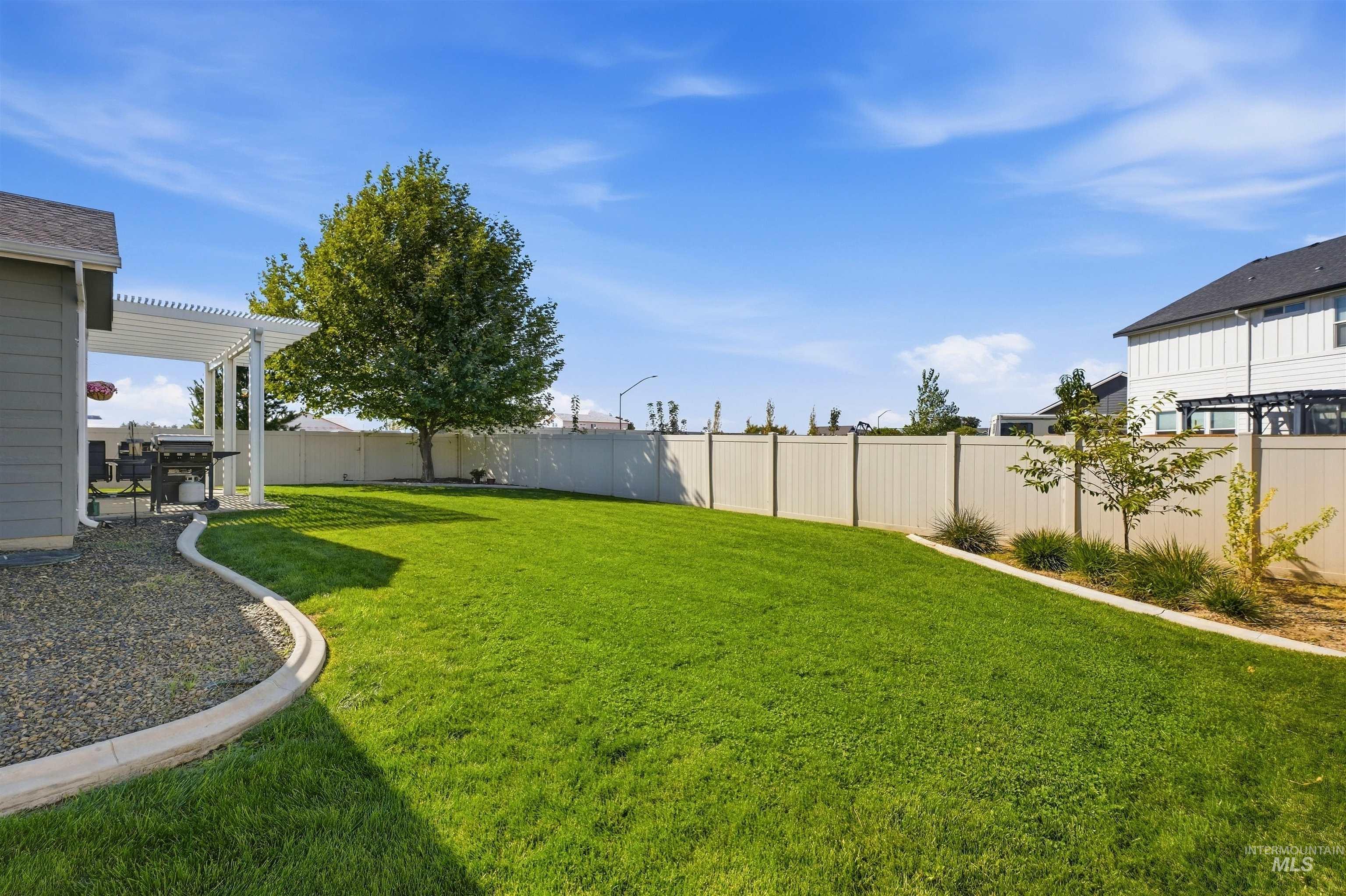 15517 Fuchsia Avenue Property Photo 41