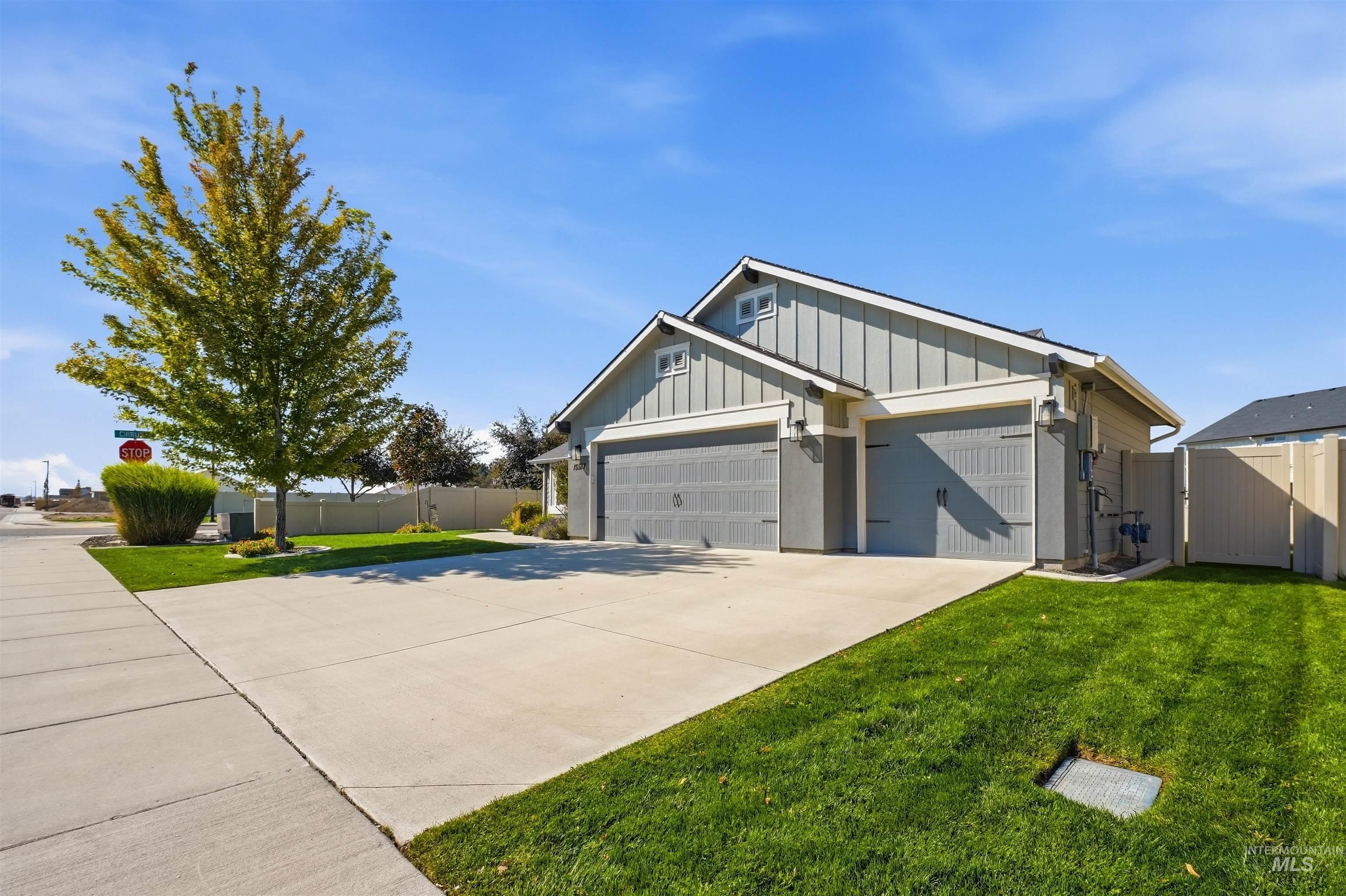 15517 Fuchsia Avenue Property Photo 42