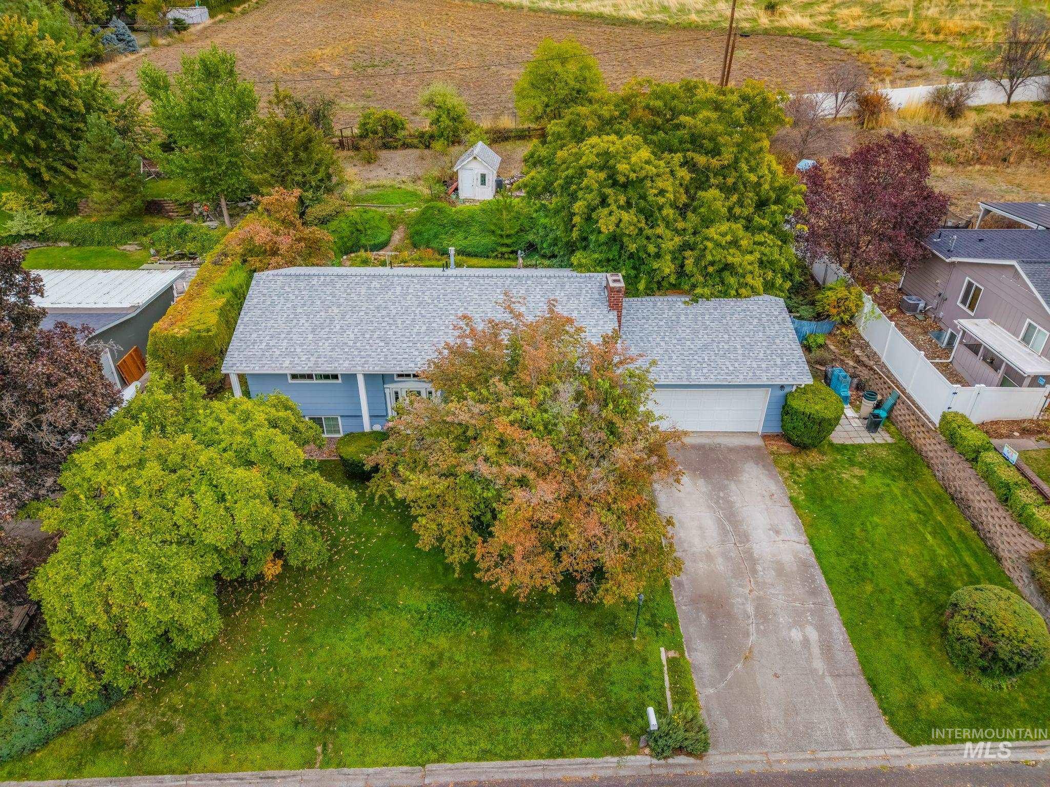 2127 2nd St. Property Photo 1