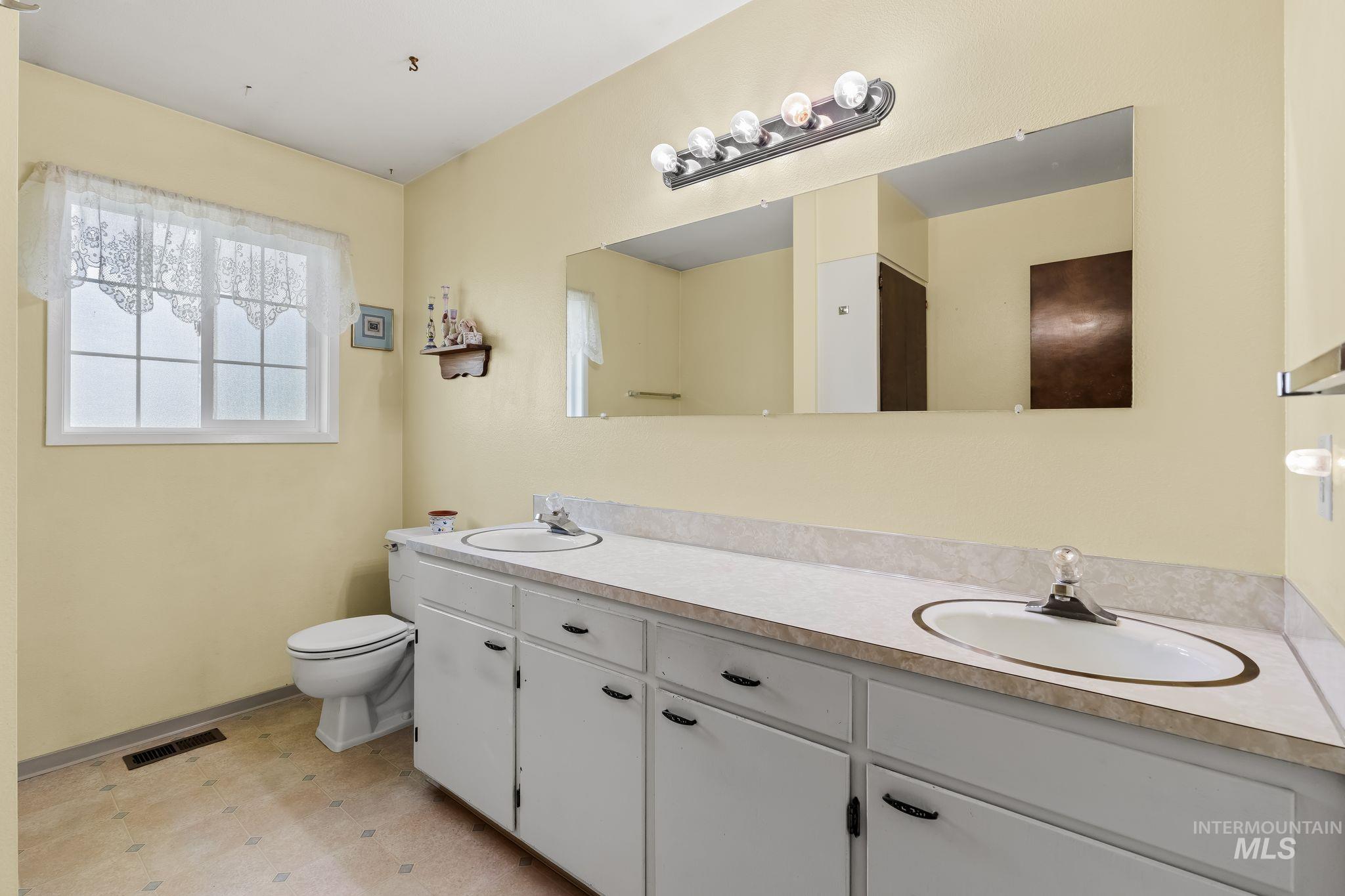 2127 2nd St. Property Photo 17