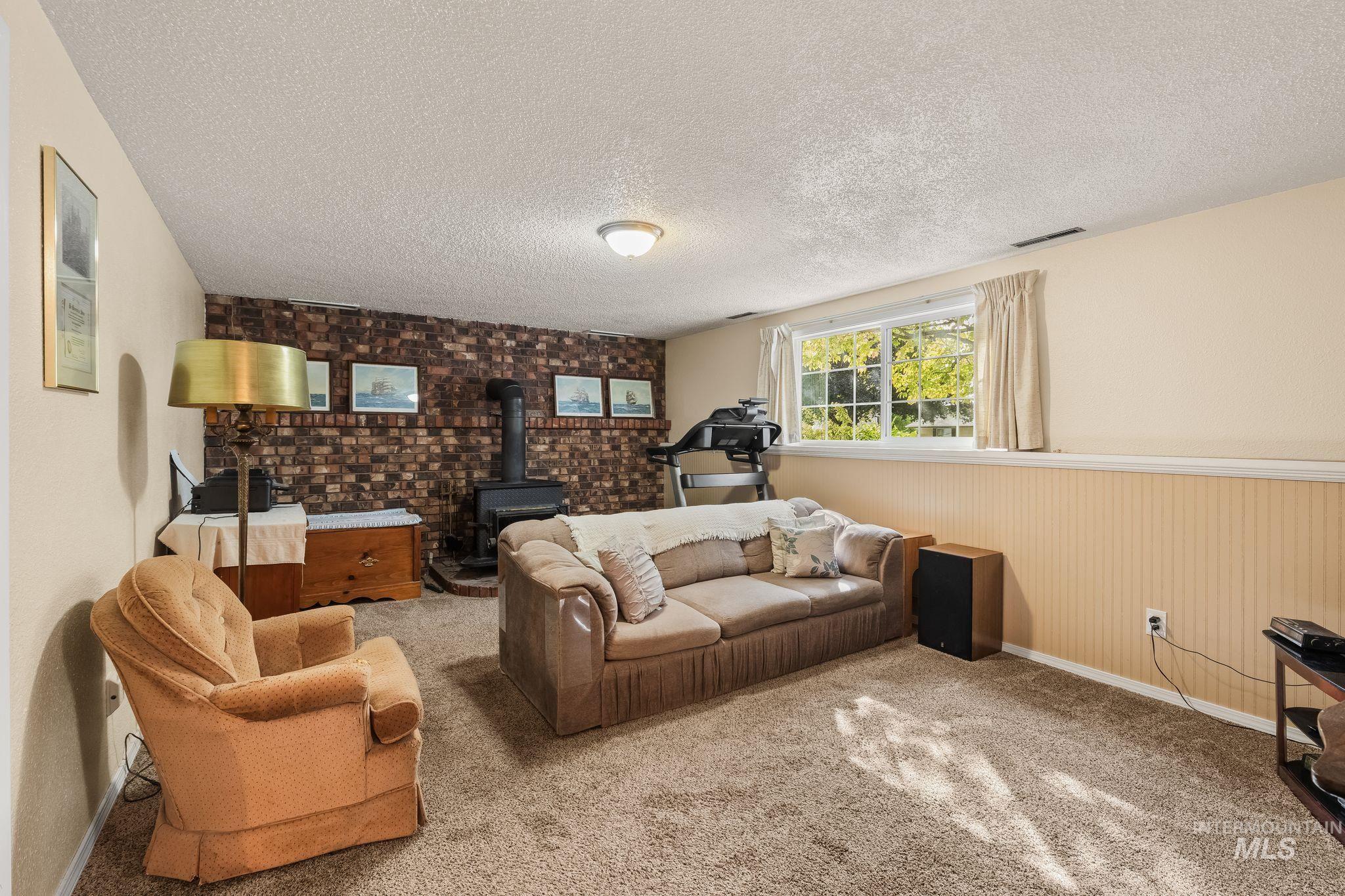 2127 2nd St. Property Photo 19