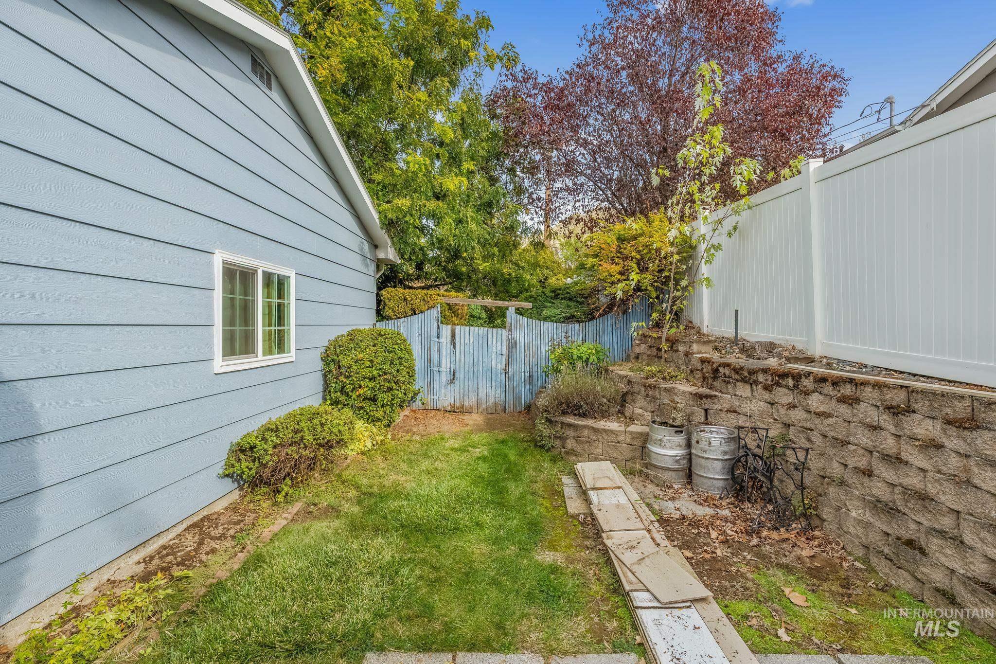 2127 2nd St. Property Photo 44