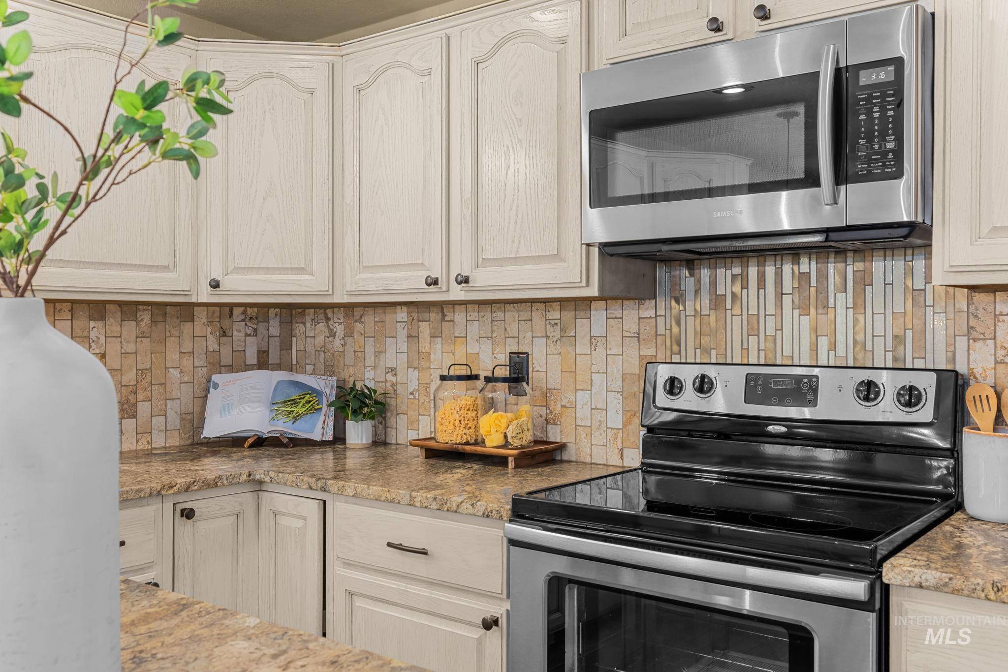 2013 S Coloma Way Property Photo 15