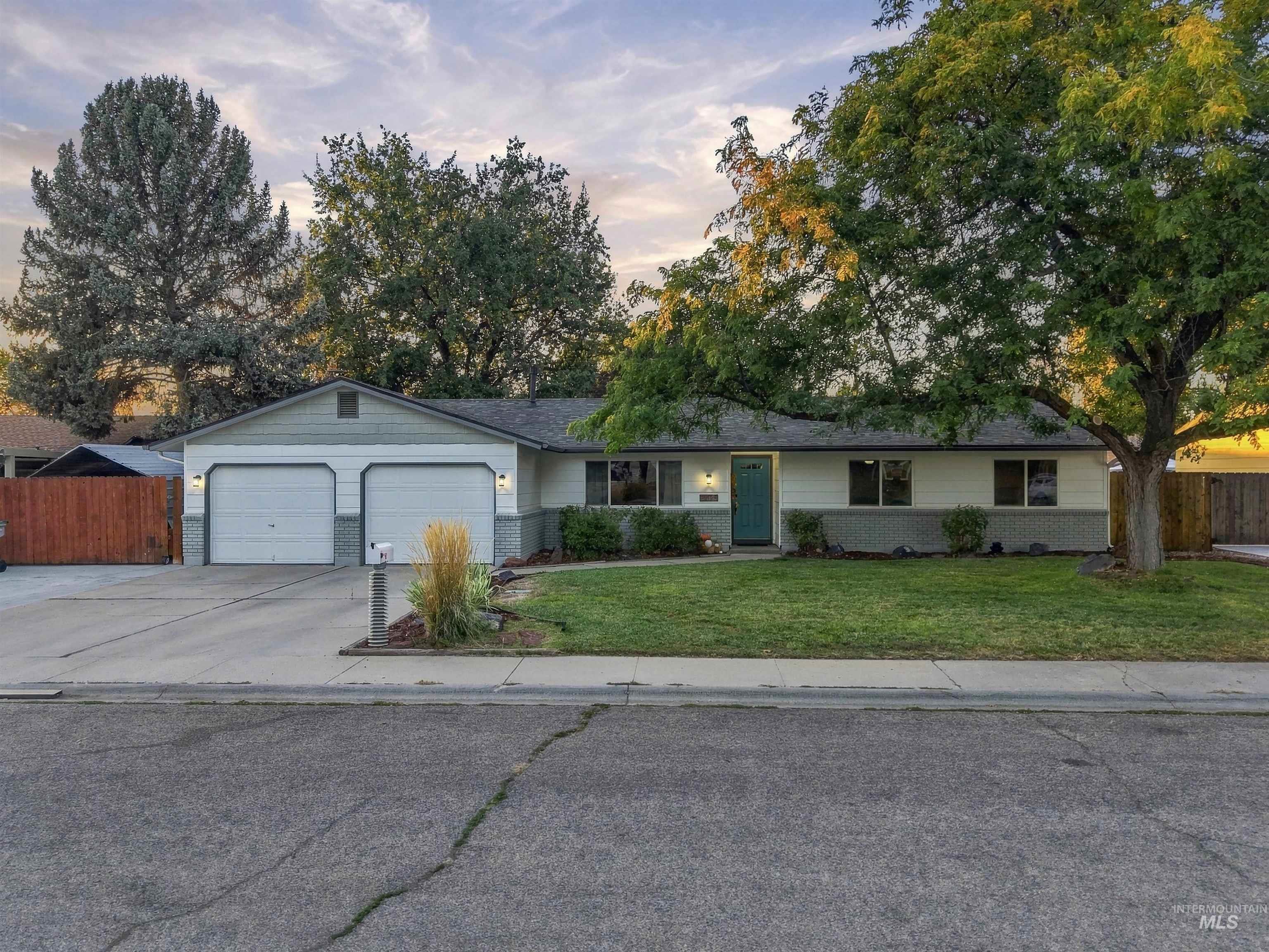 3425 N Buckboard Way Property Photo 1