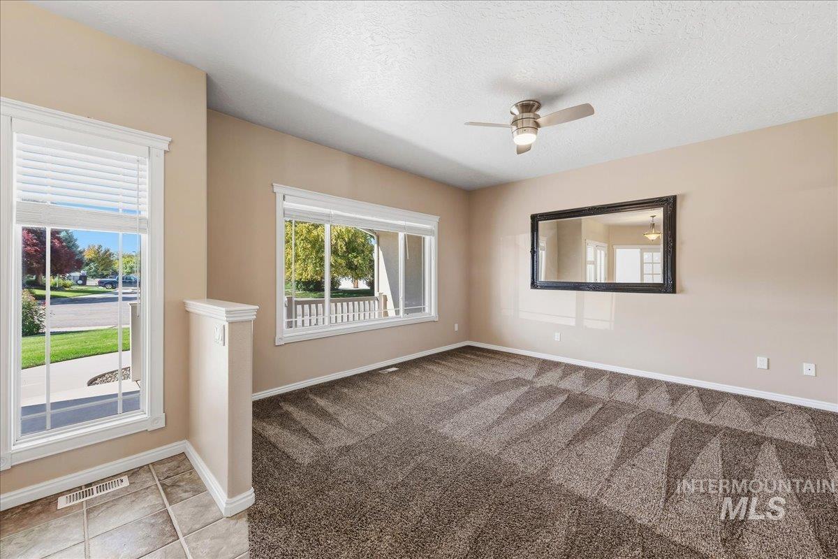 812 E Martinique Property Photo 5
