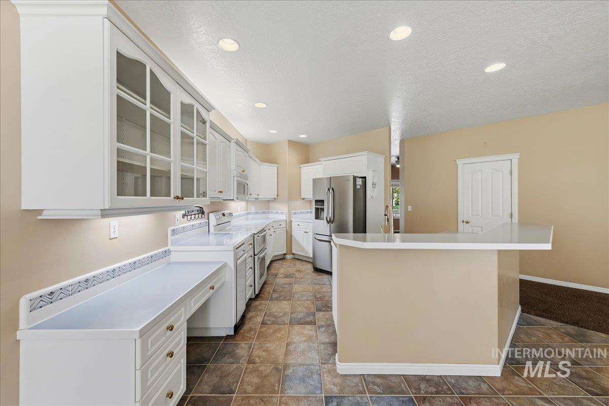 812 E Martinique Property Photo 13