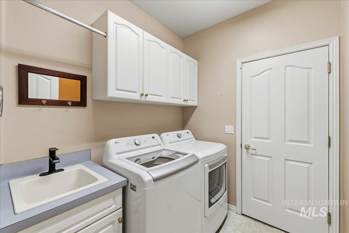 812 E Martinique Property Photo 26