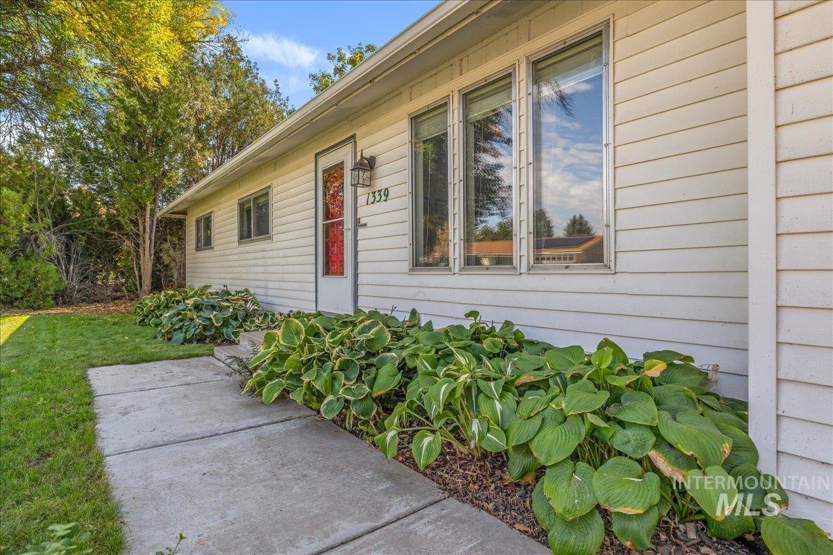 1339 W Carlton St Property Photo 1
