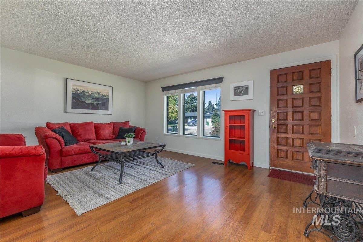 1339 W Carlton St Property Photo 5