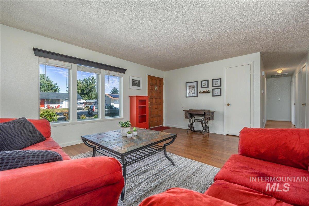 1339 W Carlton St Property Photo 6