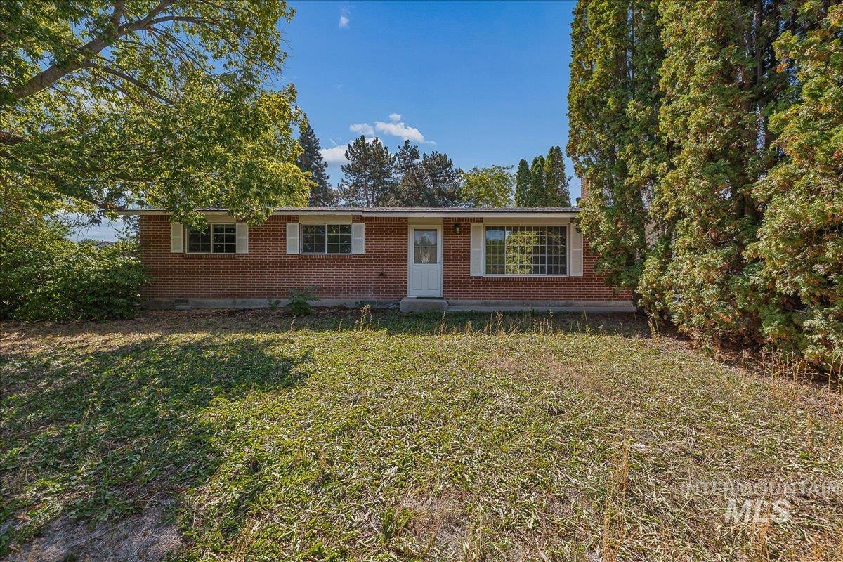 2530 S Cloverdale Rd Property Photo 1