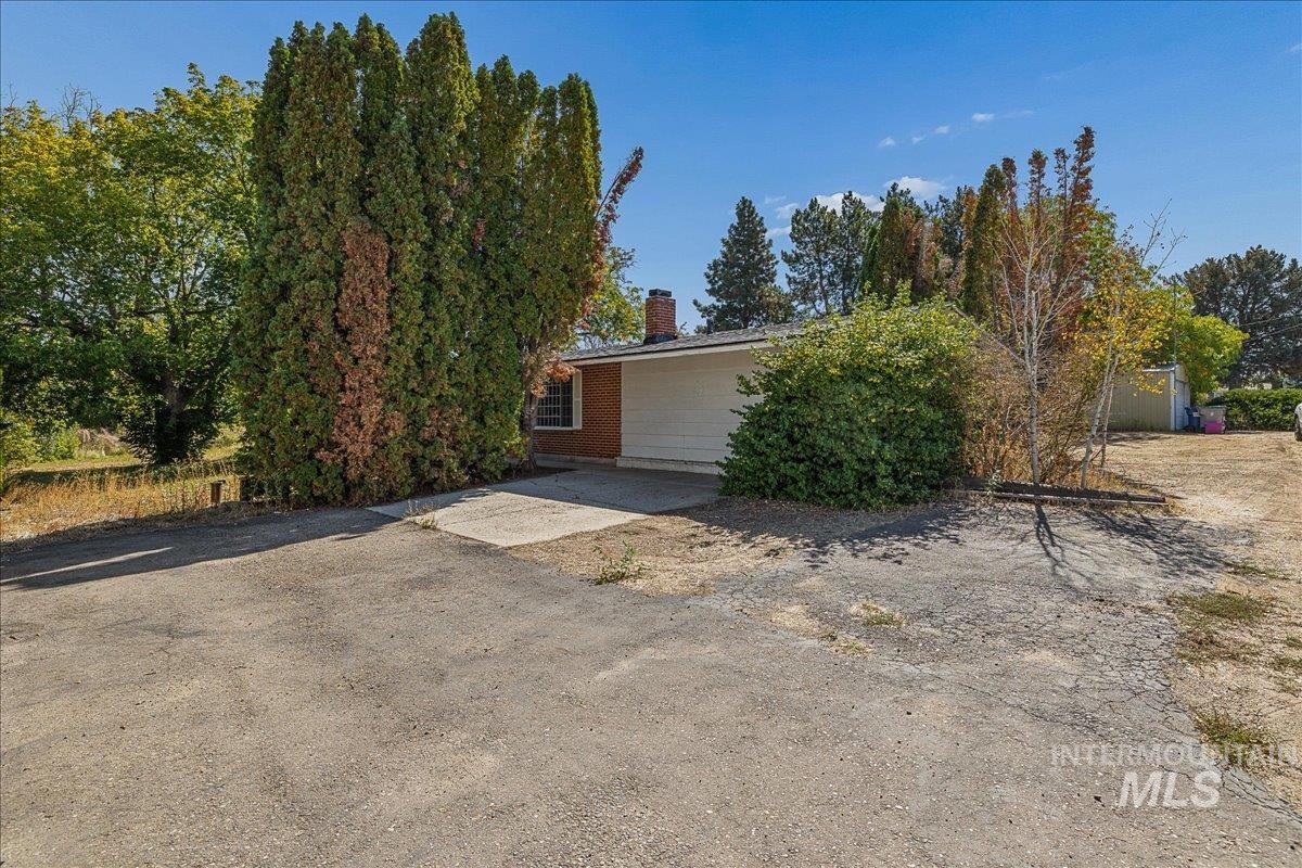 2530 S Cloverdale Rd Property Photo 6