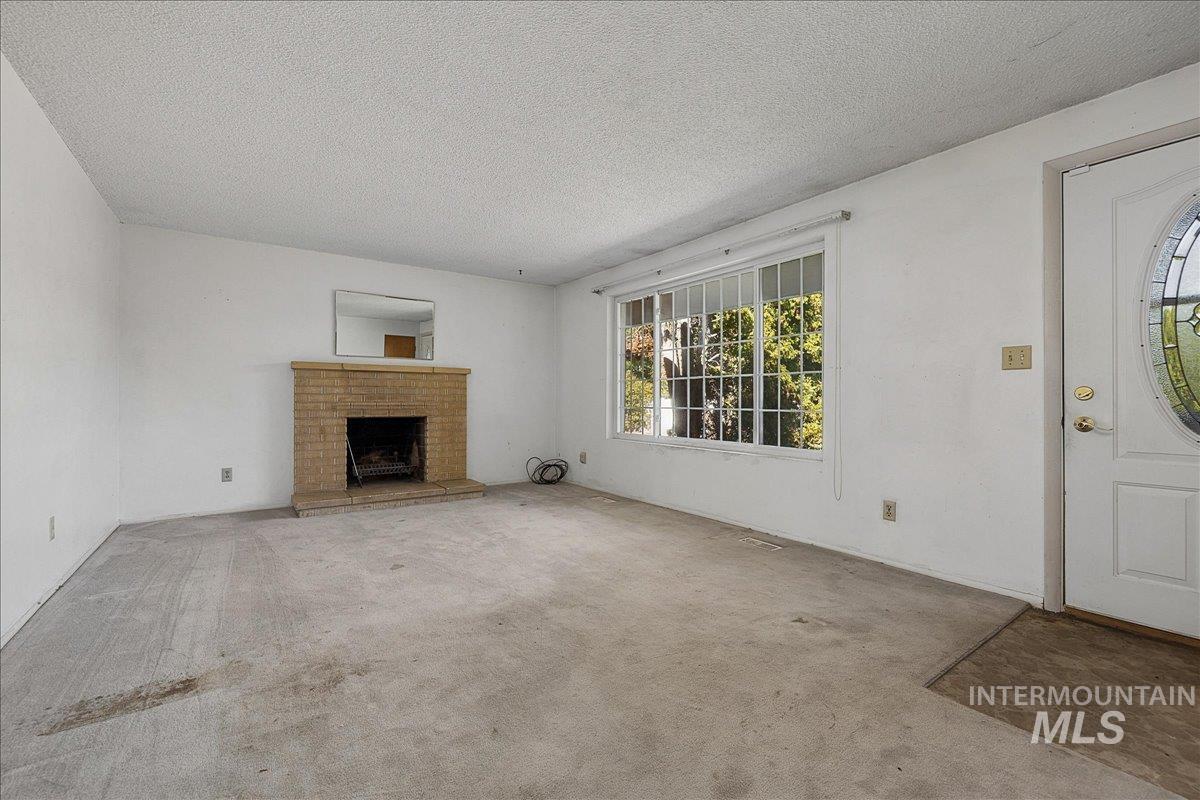 2530 S Cloverdale Rd Property Photo 7