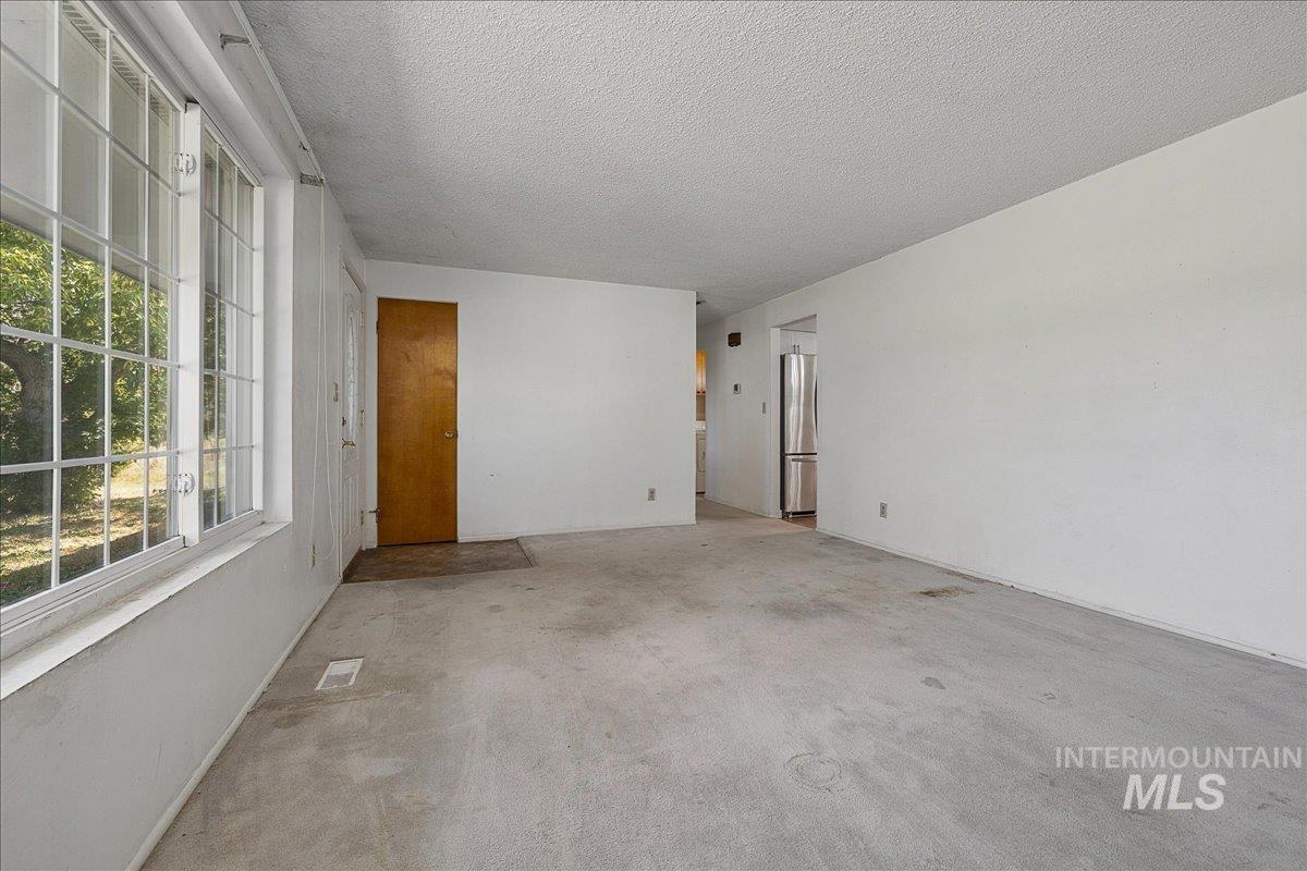 2530 S Cloverdale Rd Property Photo 9