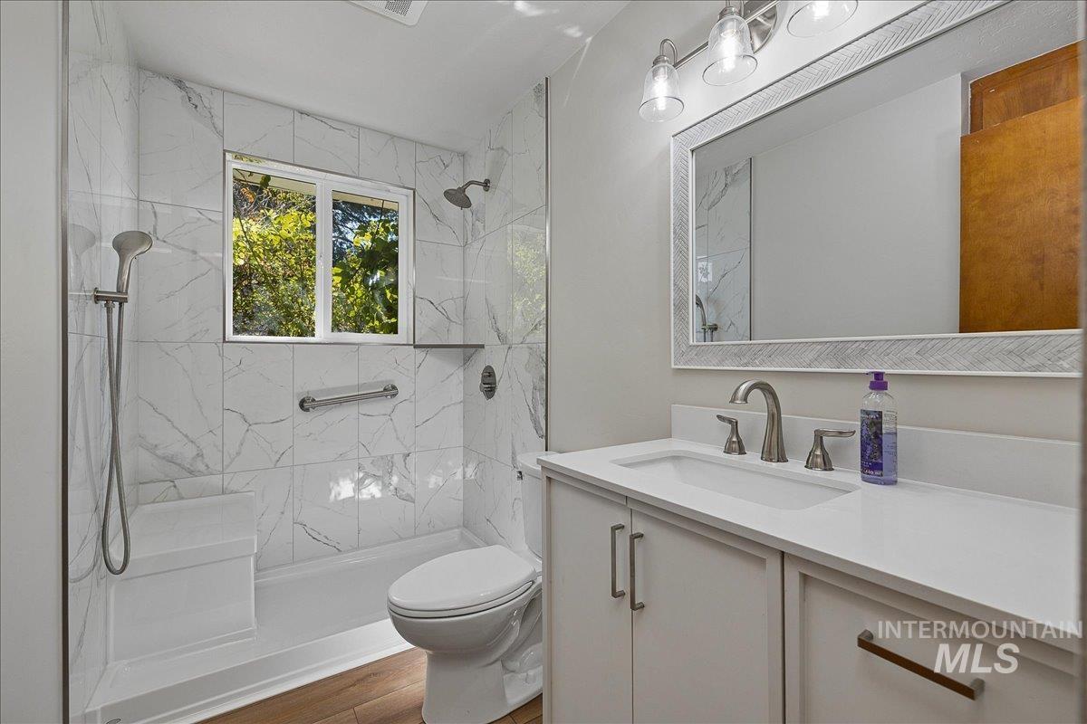 2530 S Cloverdale Rd Property Photo 14