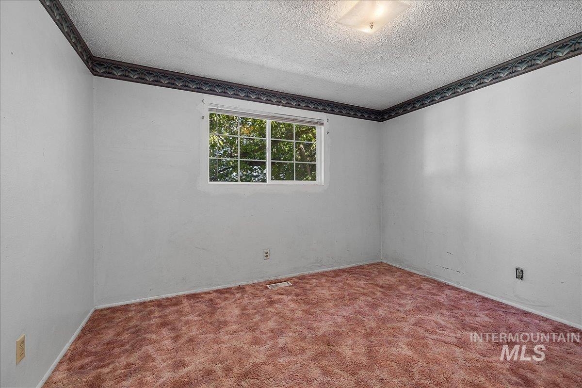 2530 S Cloverdale Rd Property Photo 17