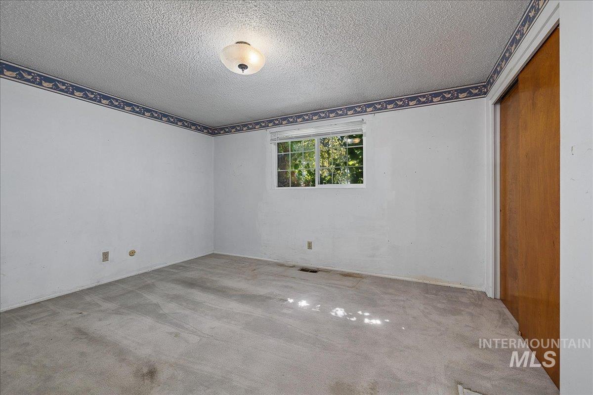 2530 S Cloverdale Rd Property Photo 18