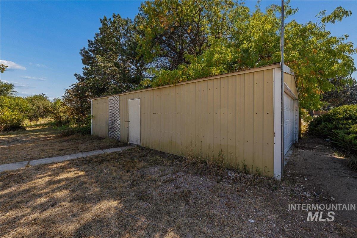 2530 S Cloverdale Rd Property Photo 24