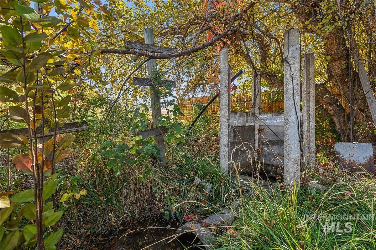 2530 S Cloverdale Rd Property Photo 25