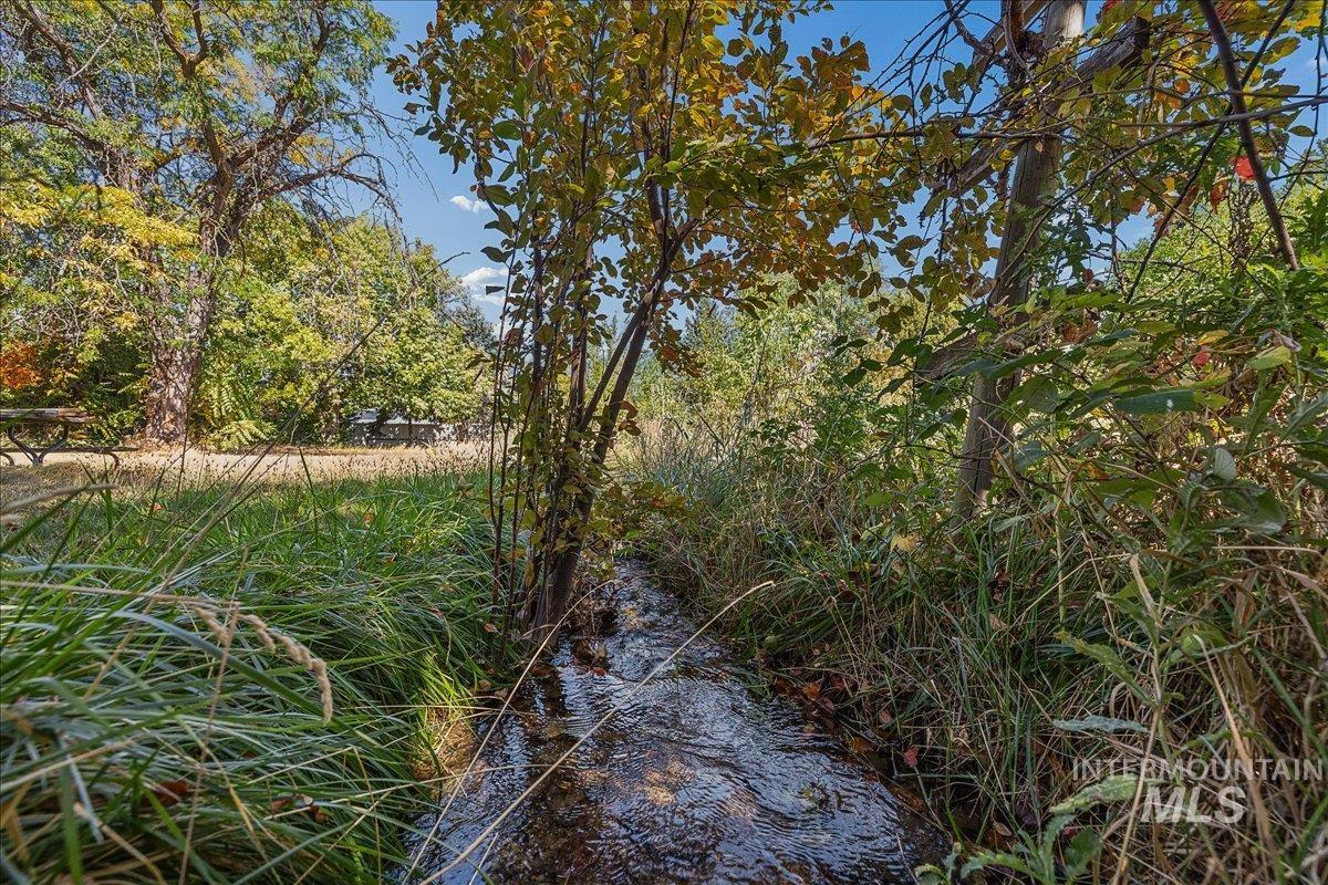 2530 S Cloverdale Rd Property Photo 26