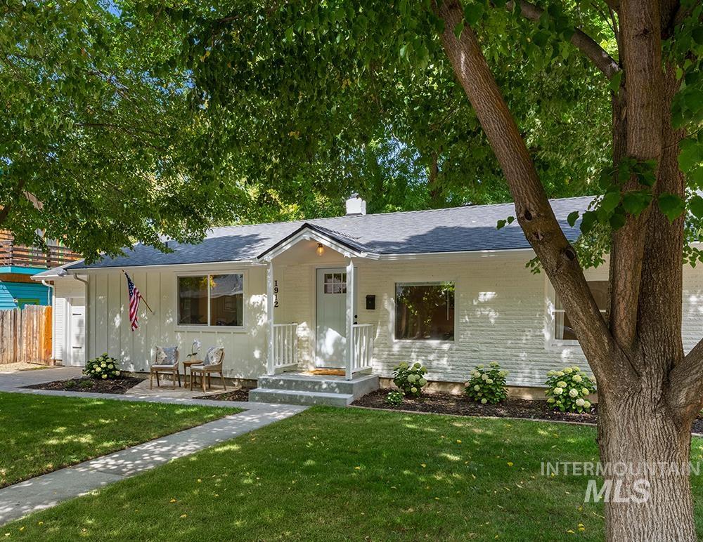 1912 W Dora St Property Photo 1