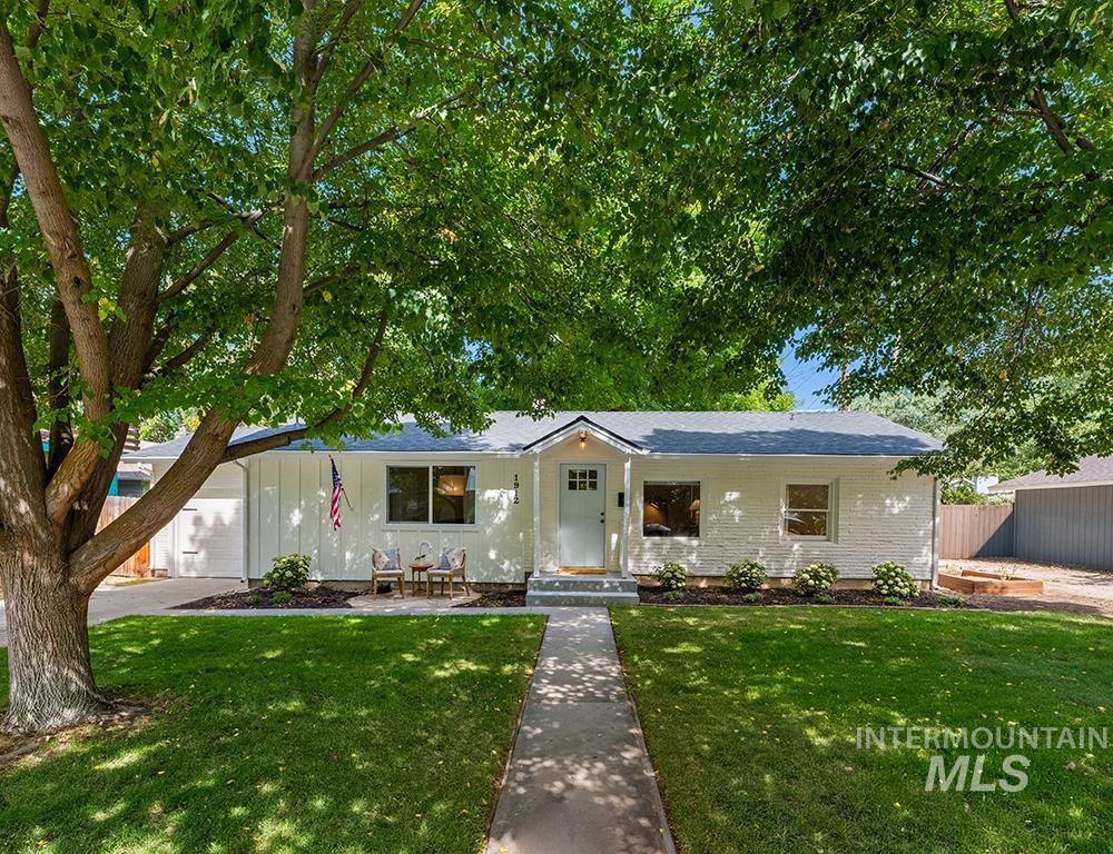 1912 W Dora St Property Photo 3