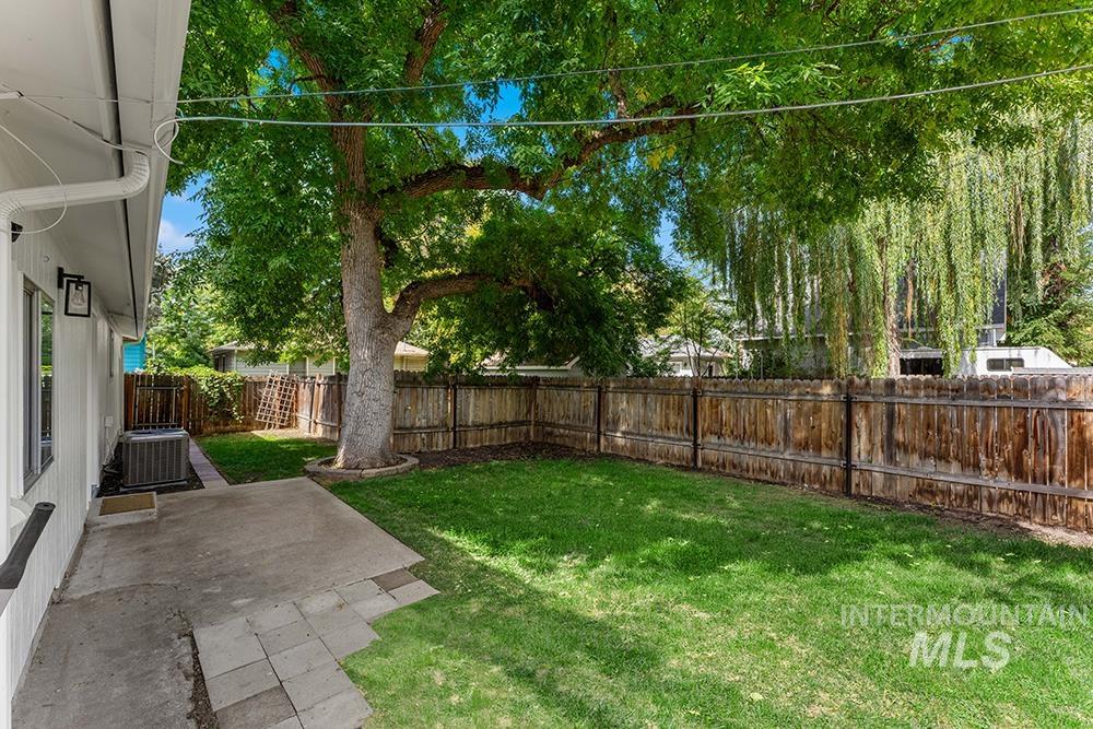1912 W Dora St Property Photo 19