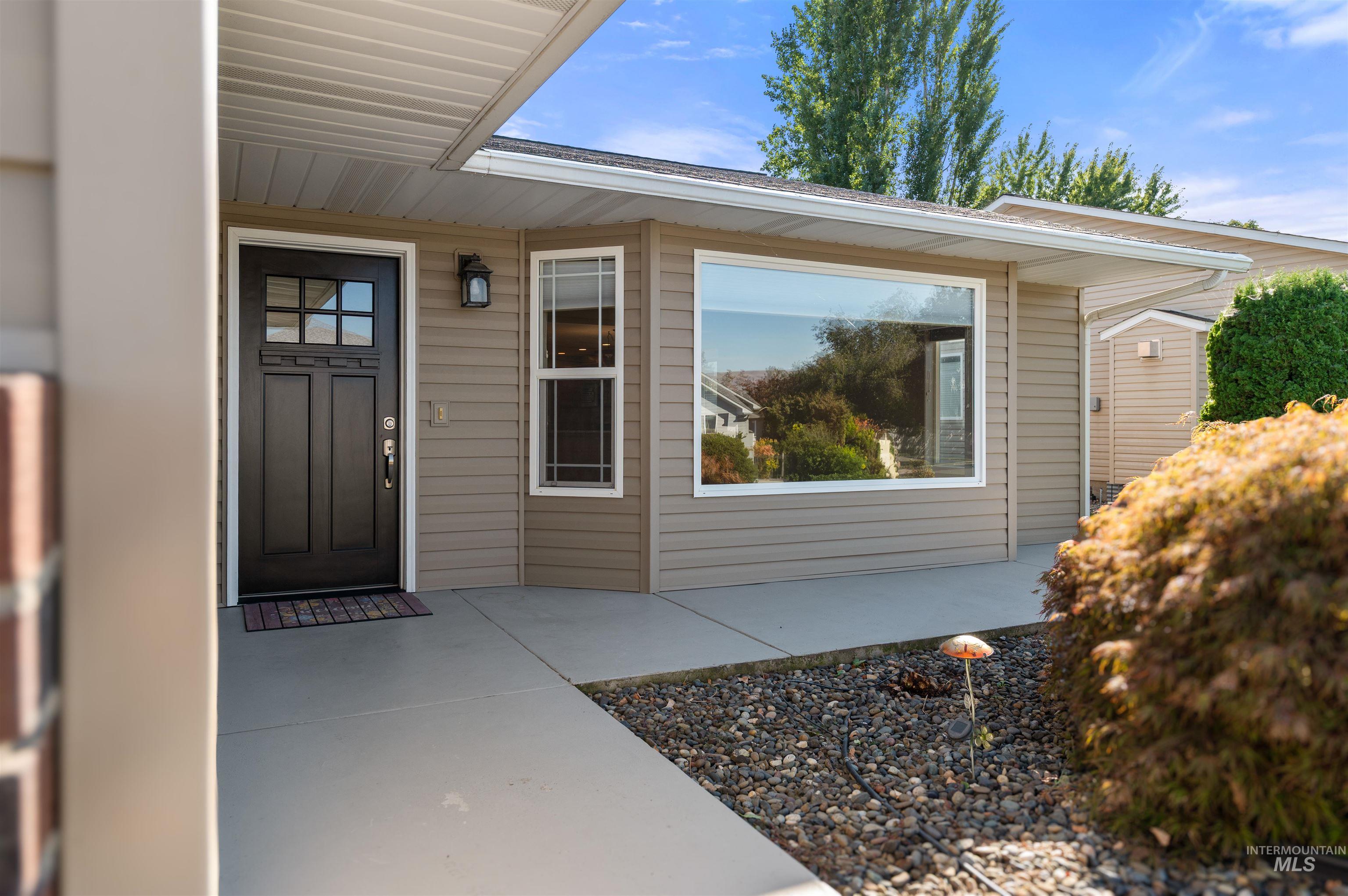 824 Cypress St Property Photo 3