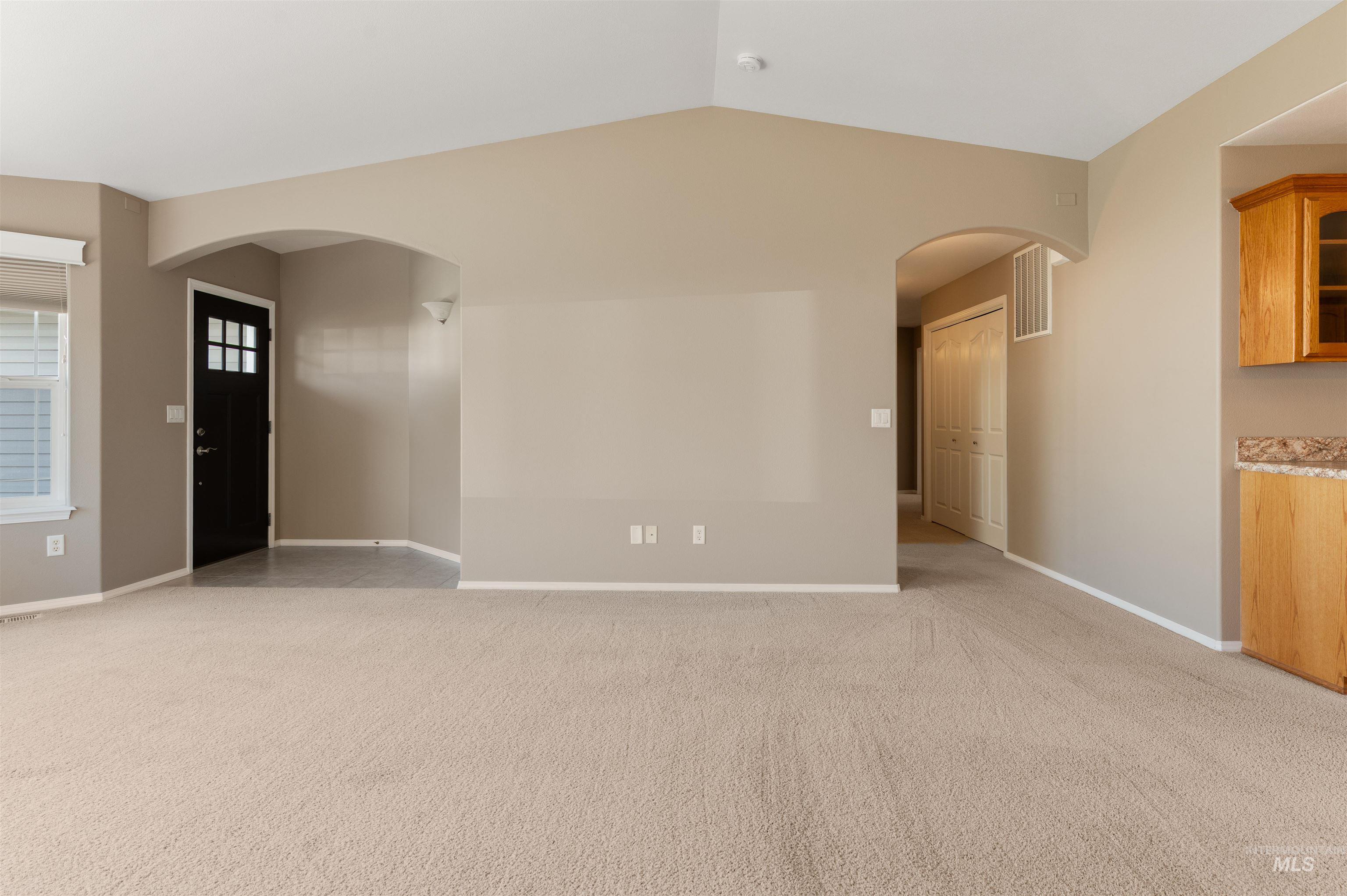 824 Cypress St Property Photo 6