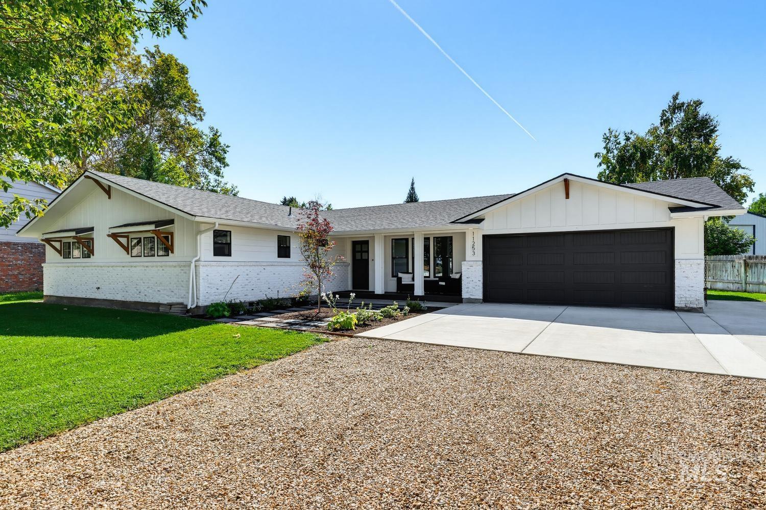 11253 Meadowbrook Dr Property Photo 1
