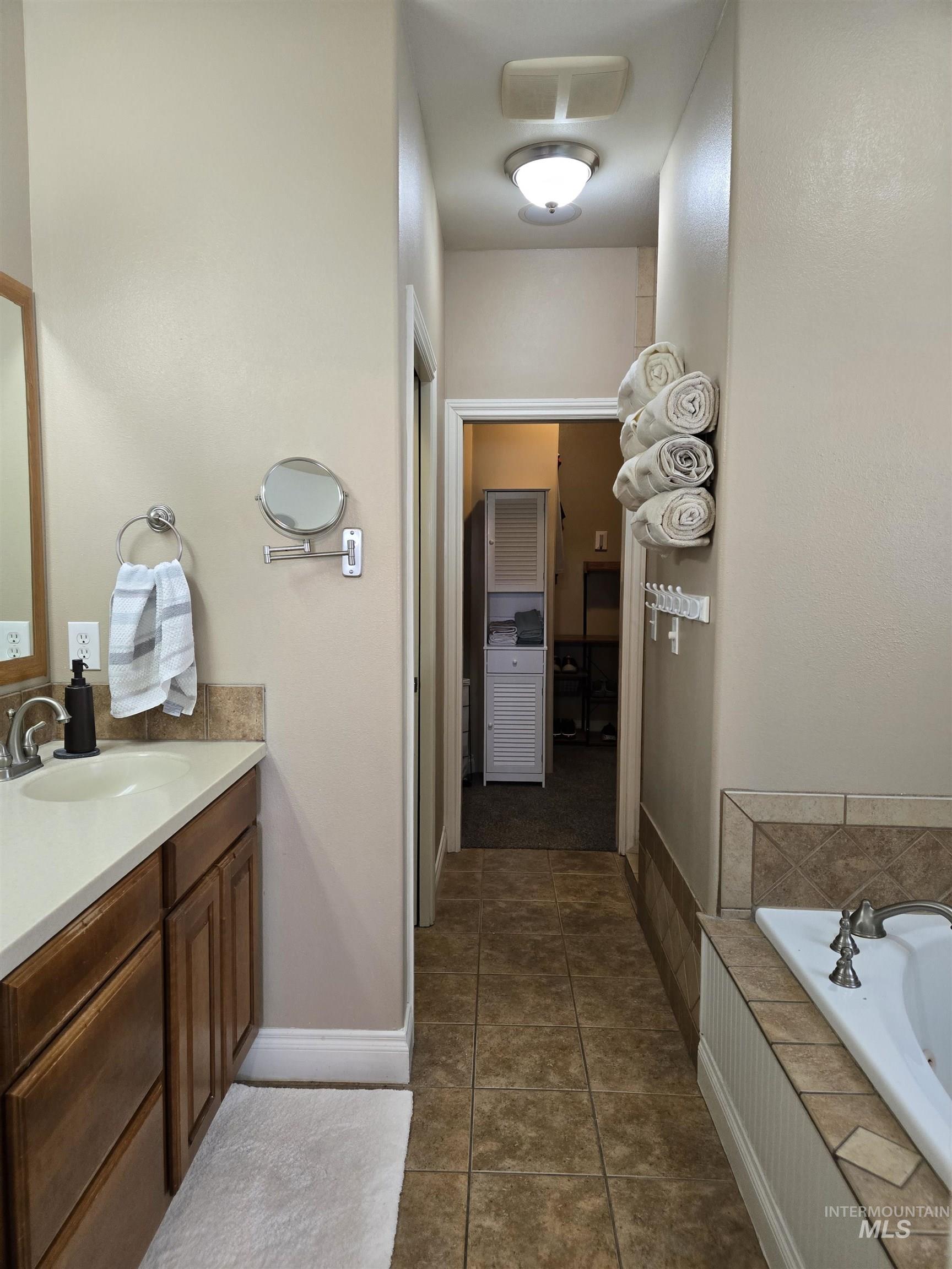 1633 Hickory Ave Property Photo 24