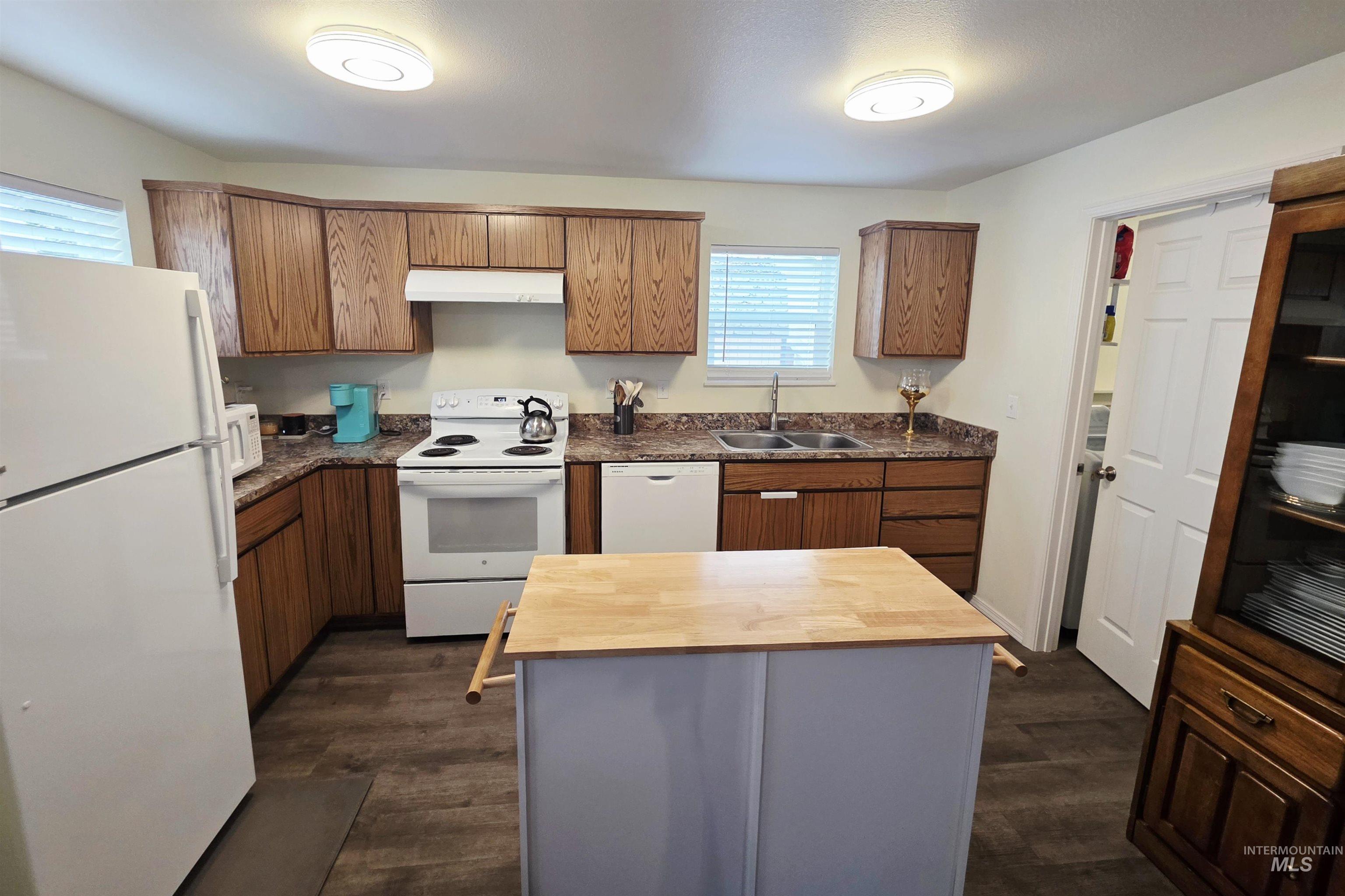 409 8th St Property Photo 4
