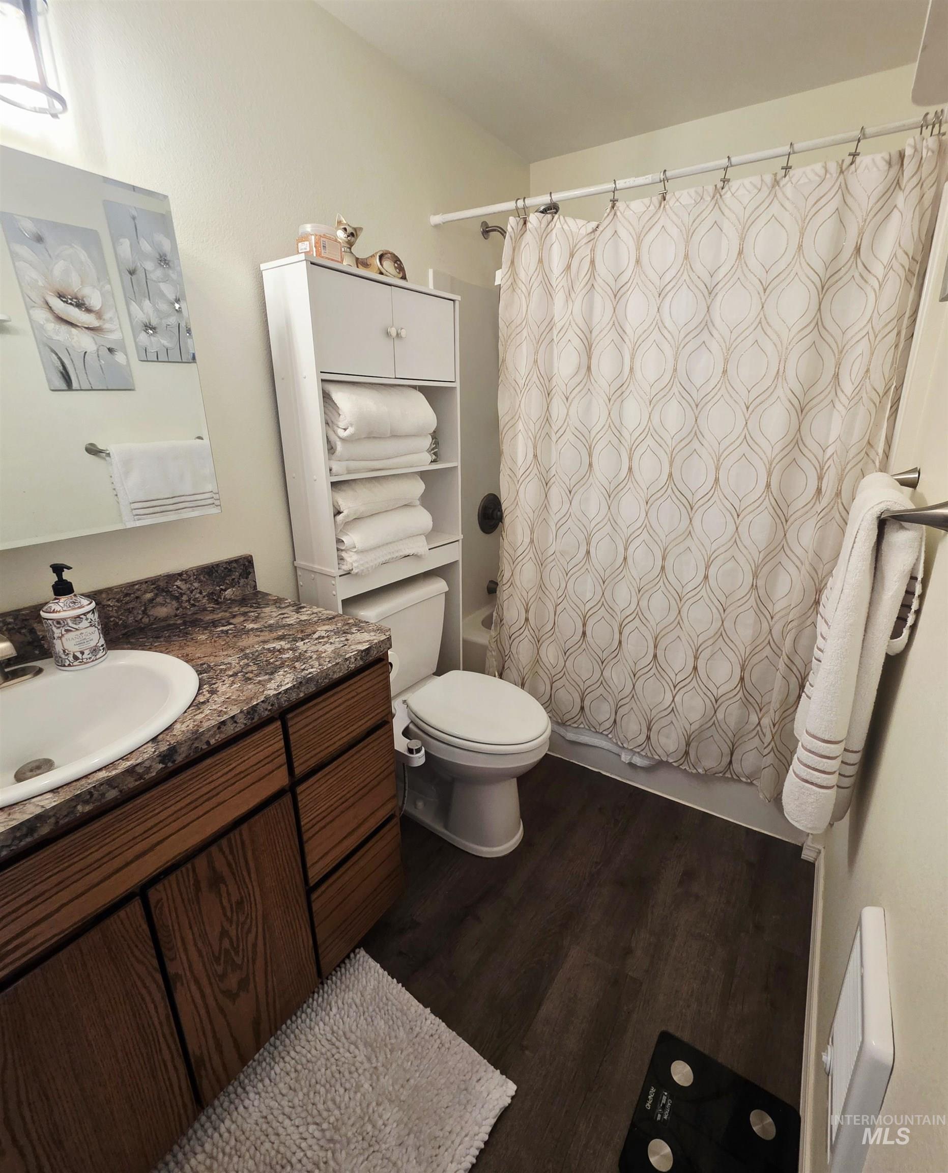 409 8th St Property Photo 6