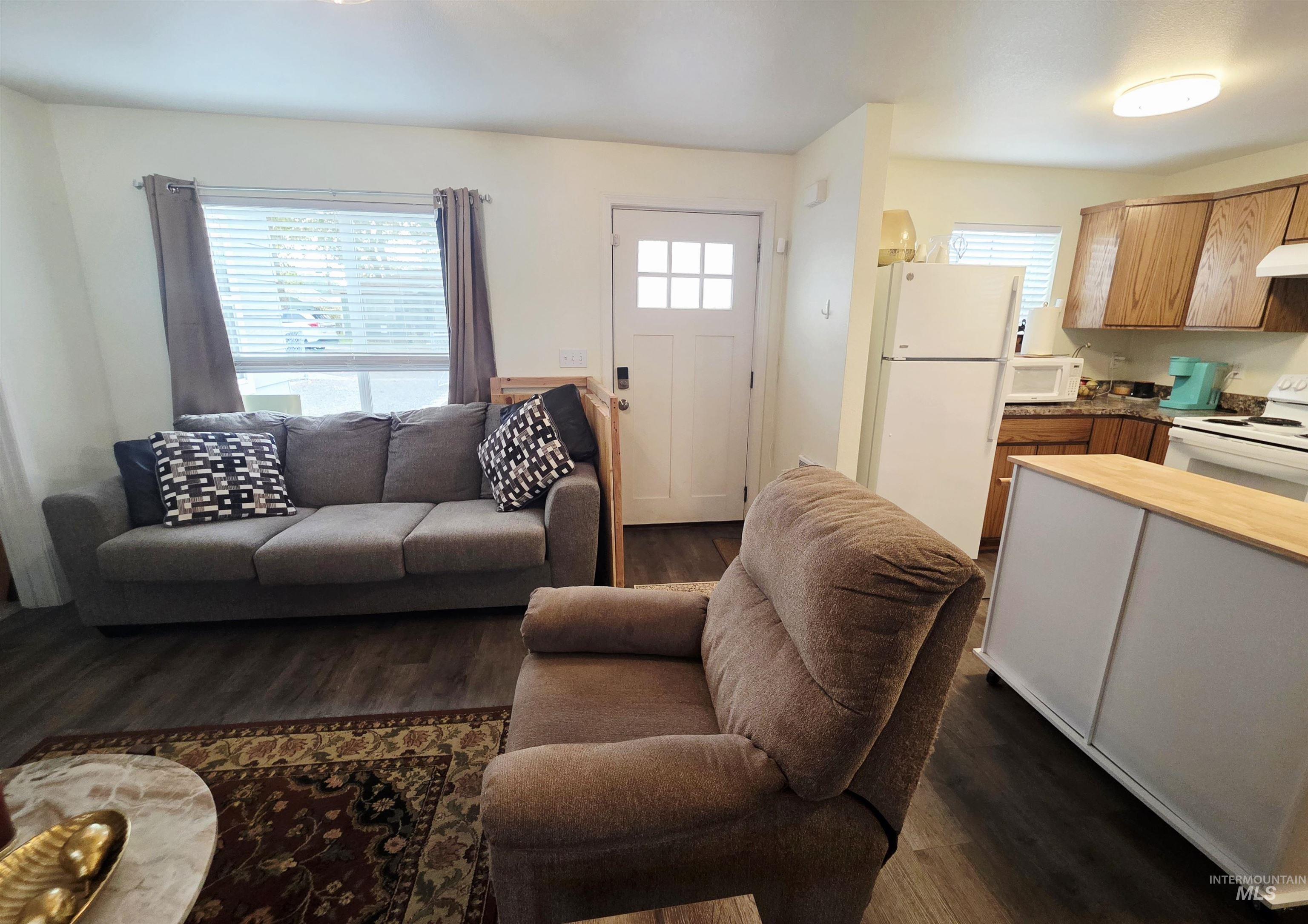 409 8th St Property Photo 10